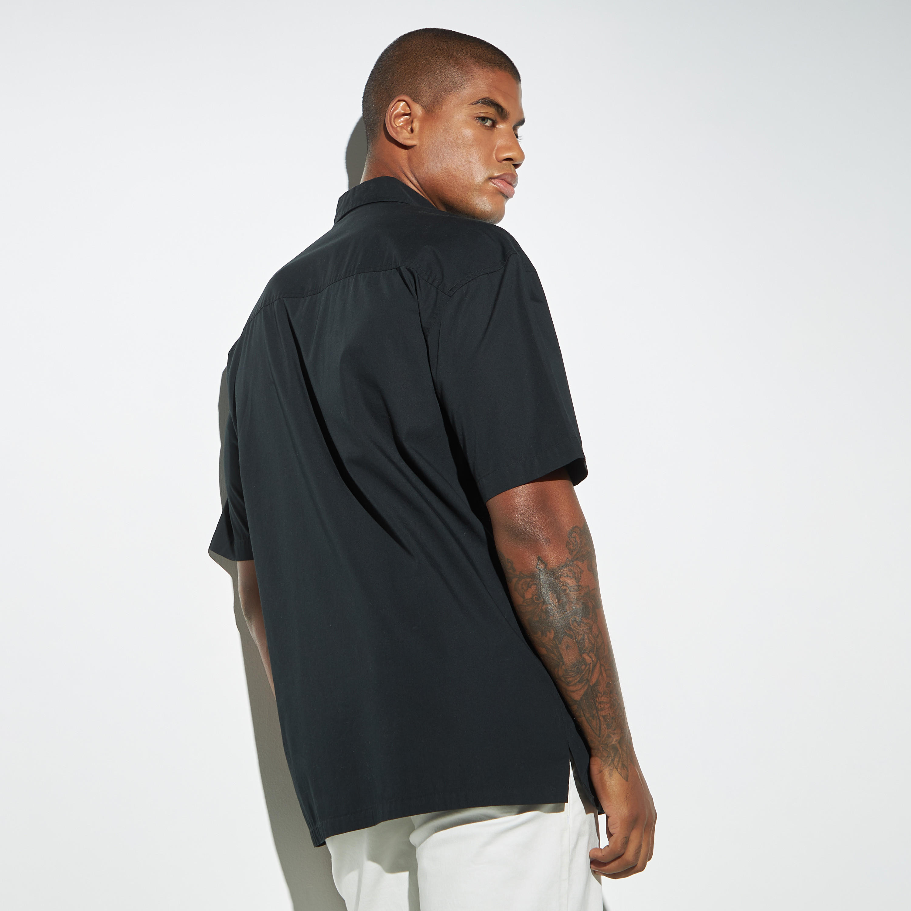 قميص بأكمام قصيرة وجيوب من لي كوبر-men-clothing-shirts-image-2