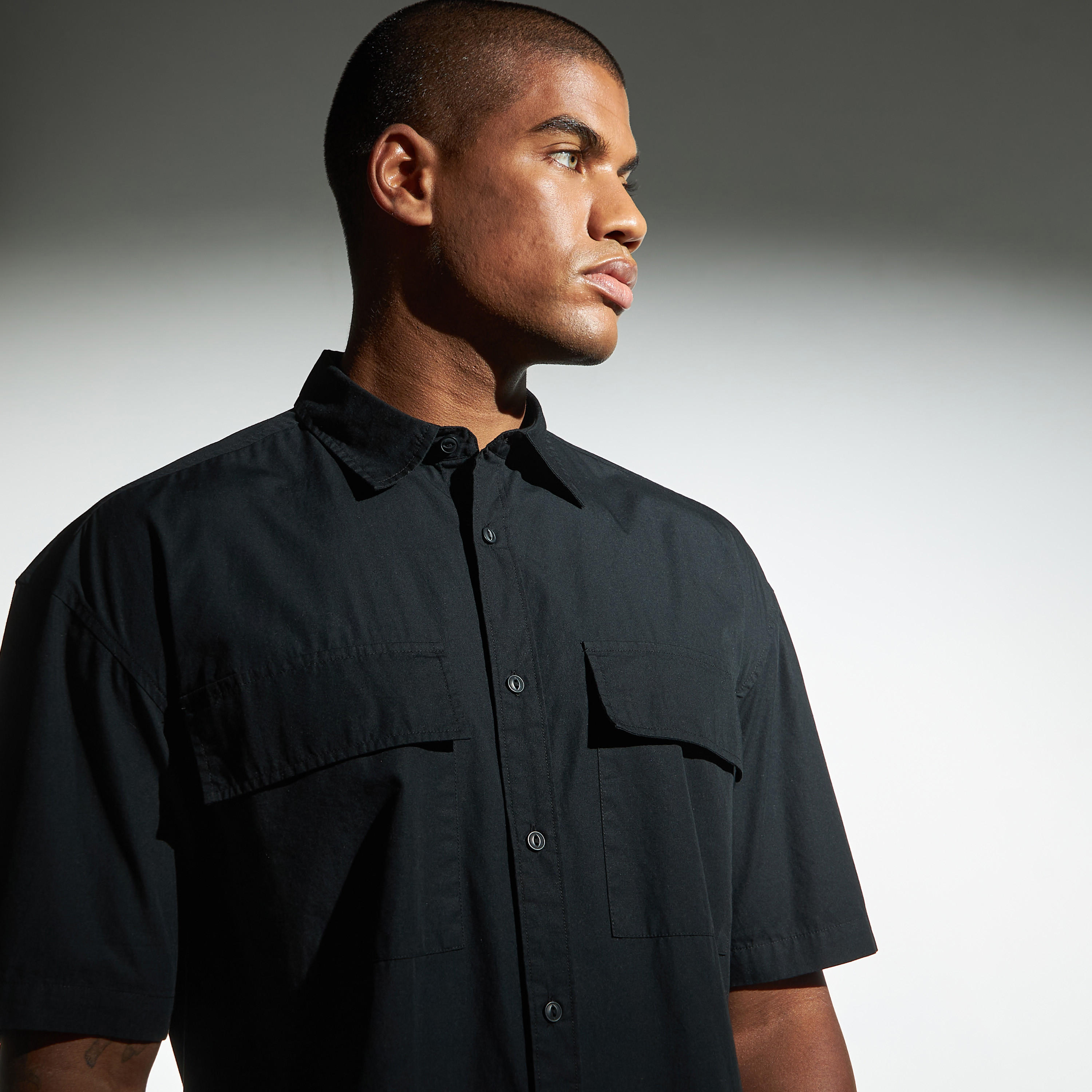 قميص بأكمام قصيرة وجيوب من لي كوبر-men-clothing-shirts-image-3