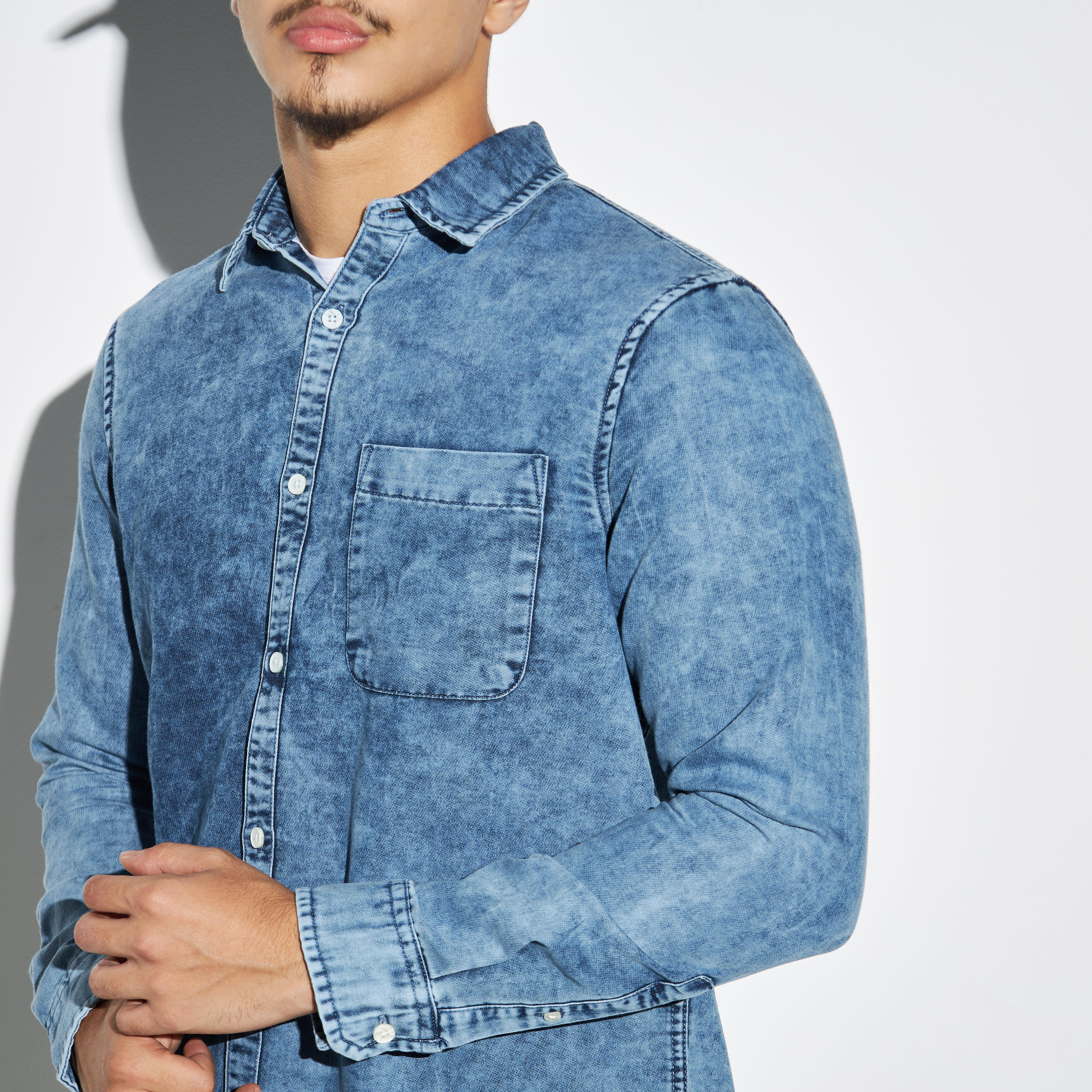 قميص دنيم بأكمام طويلة وجيب من لي كوبر-men-clothing-shirts-image-4