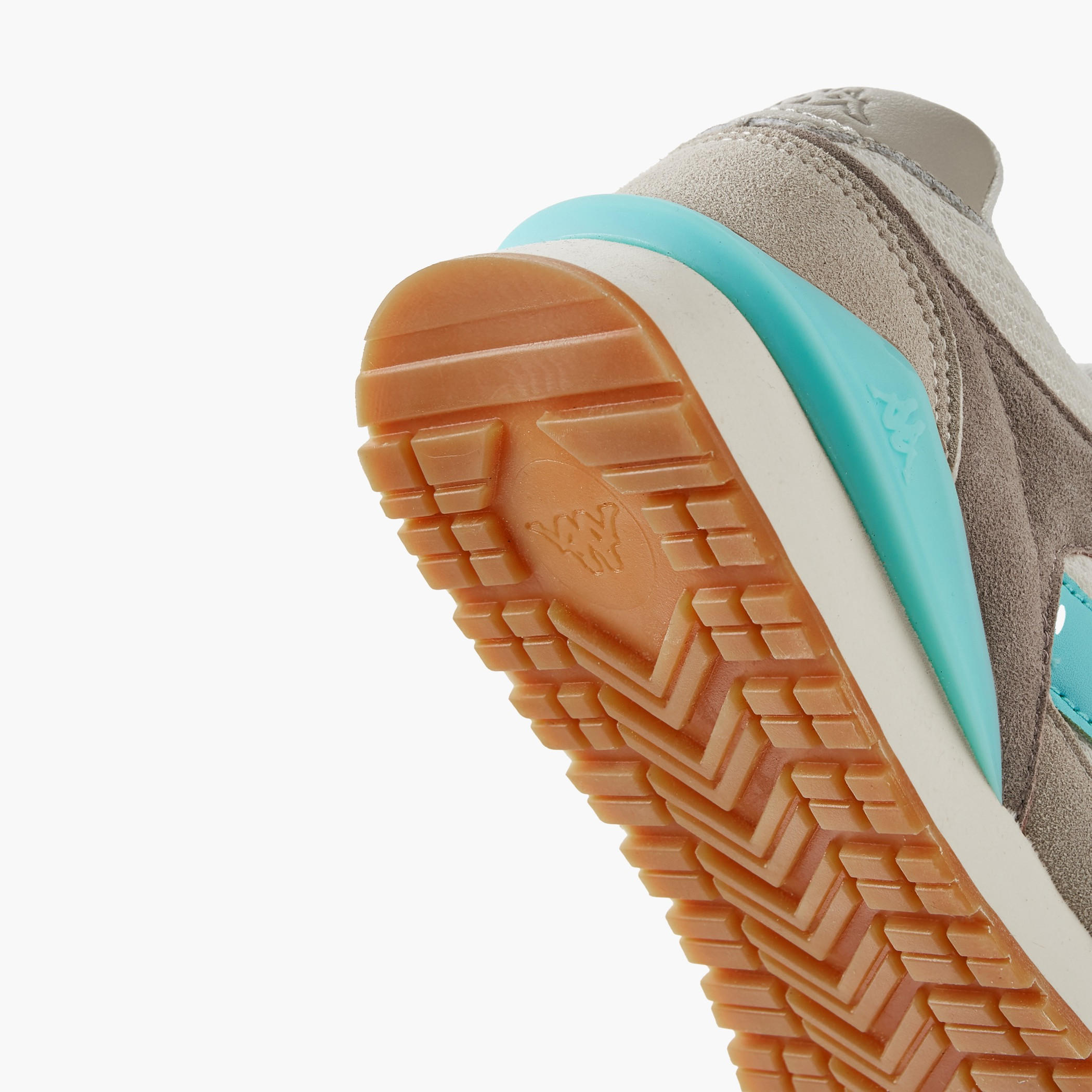 حذاء رياضي برباط إغلاق للنساء من كابا-women-shoes-sports-image-4