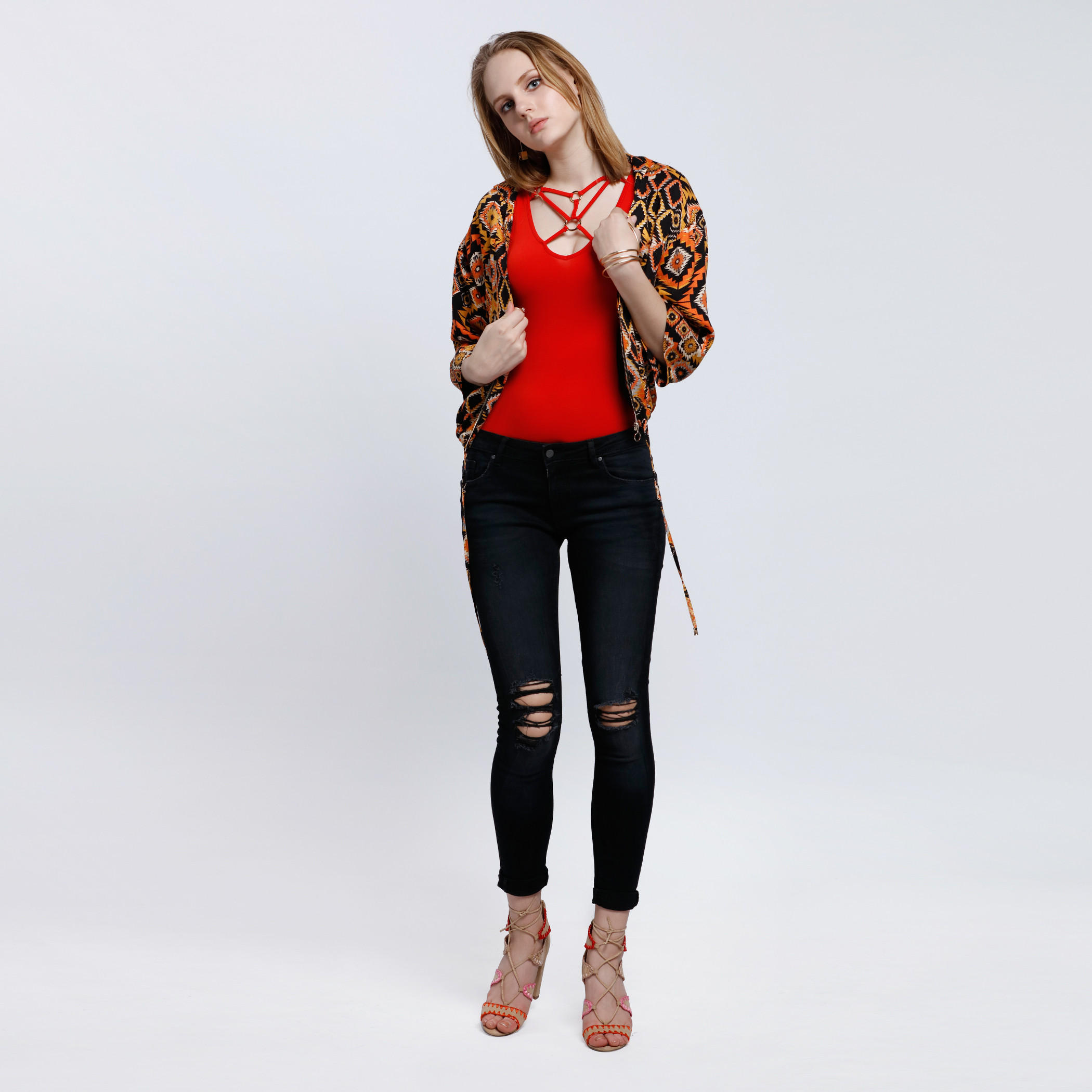 بنطال جينز مصنوع من خامات صديقة للبيئة بزر إغلاق-women-clothing-bottoms-jeans-image-5