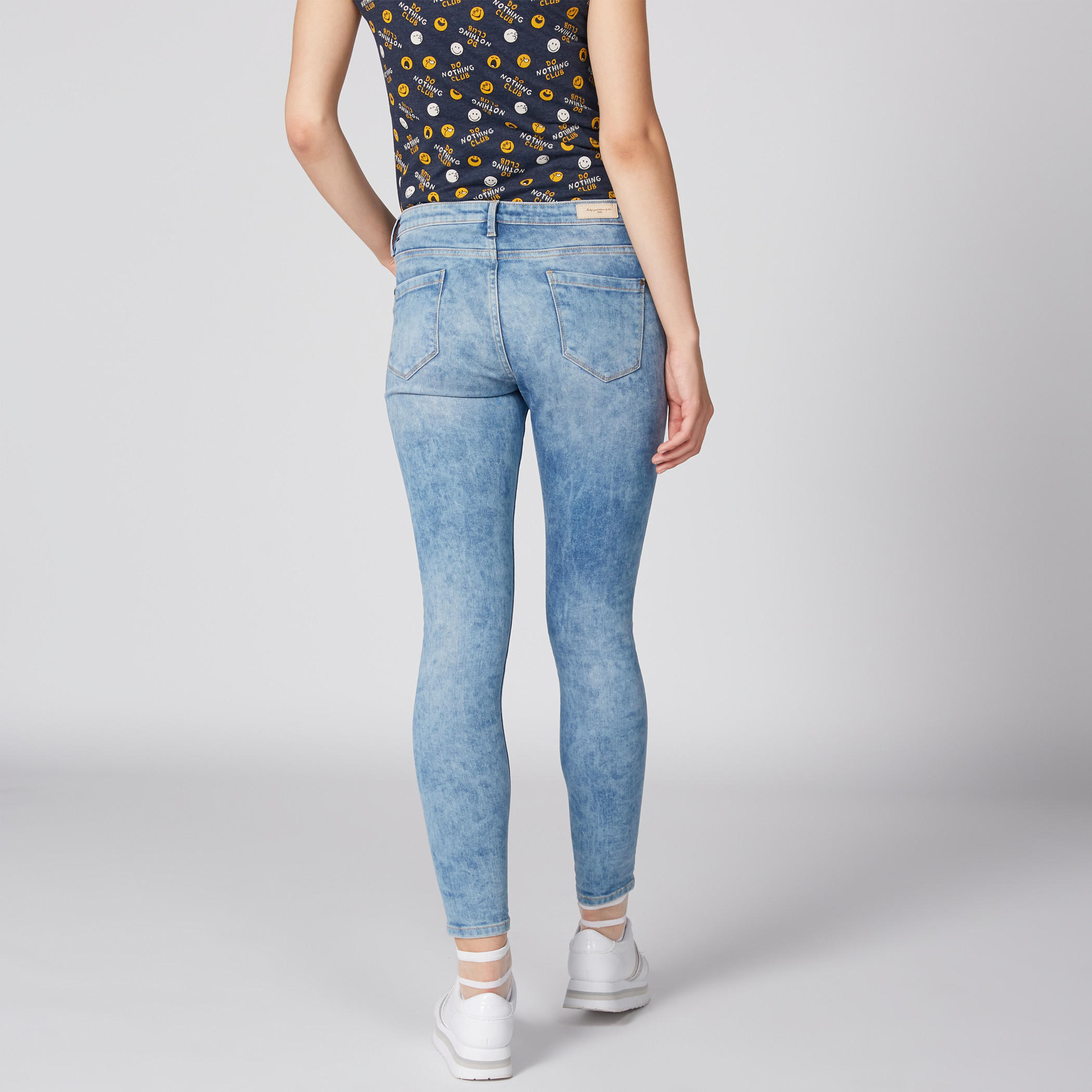 بنطال جينز طويل بزر وجيوب-women-clothing-bottoms-jeans-image-3