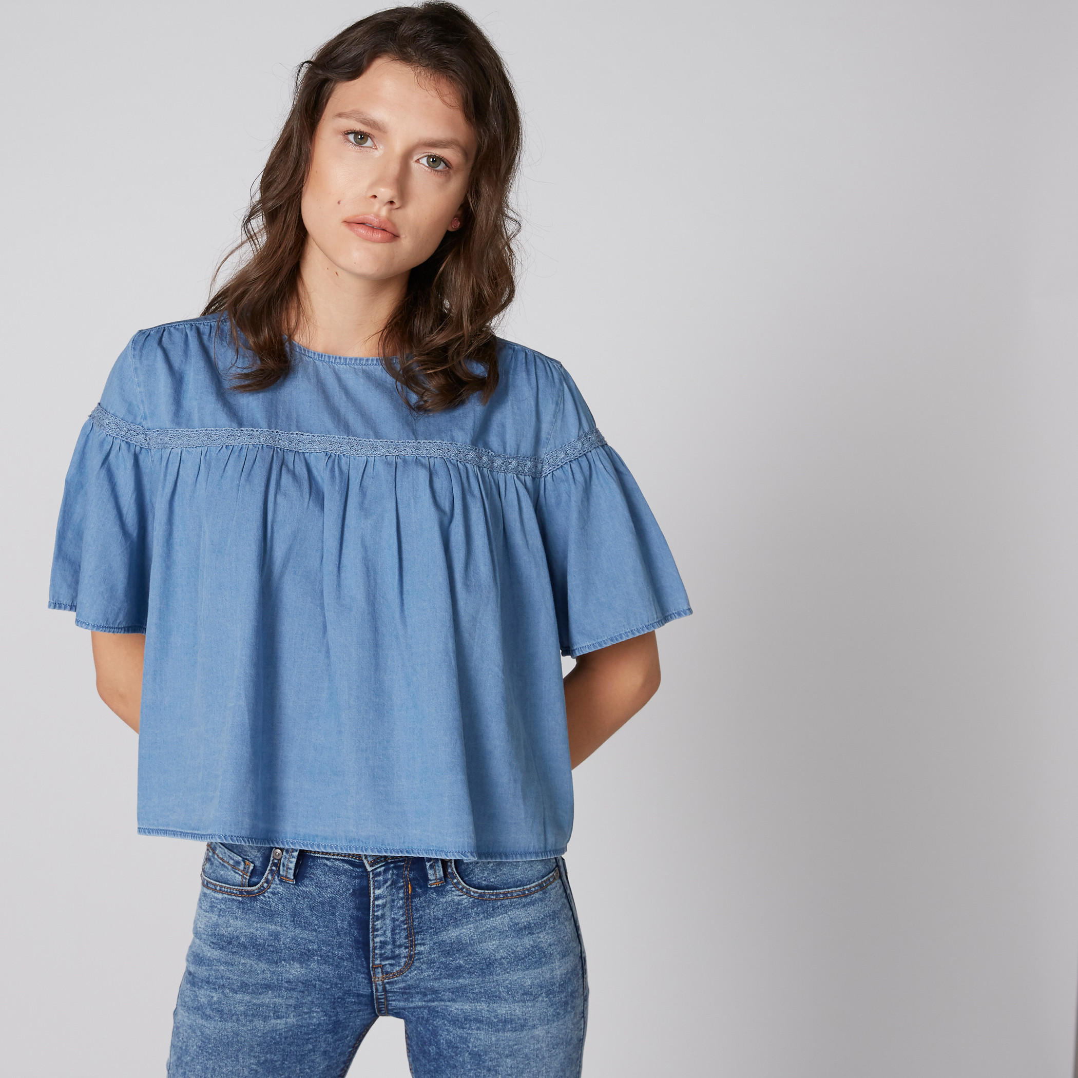 بلوزة بياقة مستديرة وأكمام واسعة وتفاصيل دانتيل-women-clothing-shirtsandblouses-blouses-image-1
