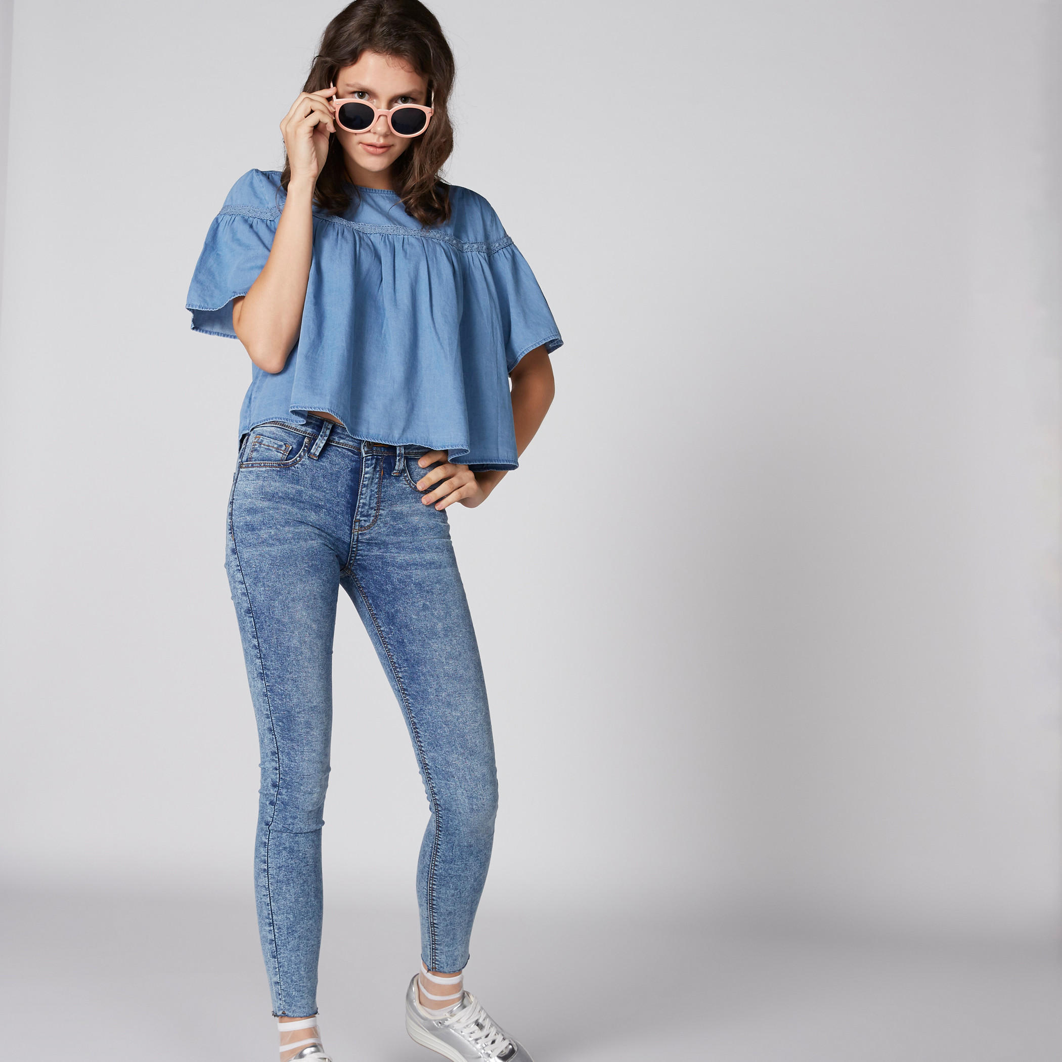 بلوزة بياقة مستديرة وأكمام واسعة وتفاصيل دانتيل-women-clothing-shirtsandblouses-blouses-image-3