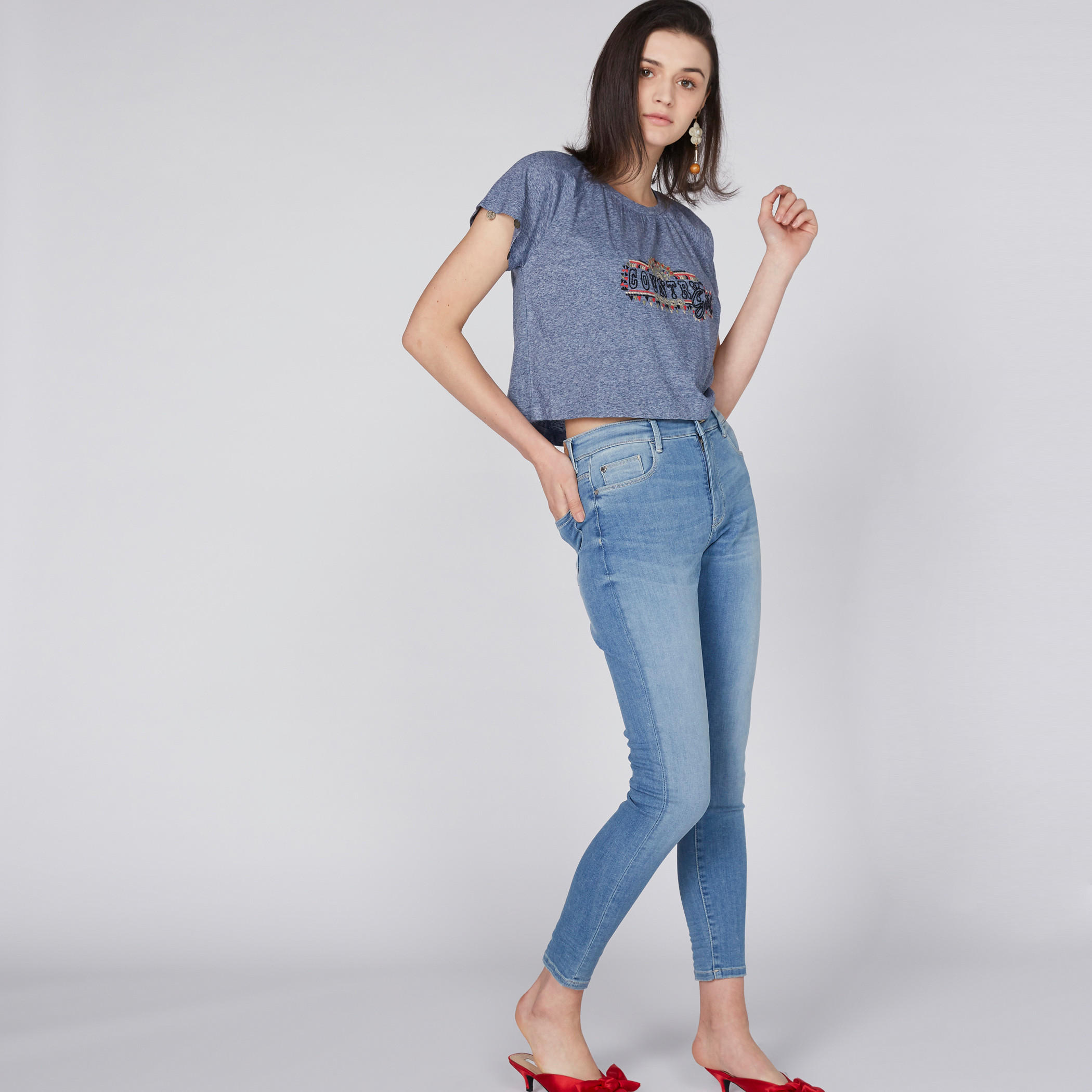 بنطال جينز بخصر مرتفع وإبزيم إغلاق-women-clothing-bottoms-jeans-image-2