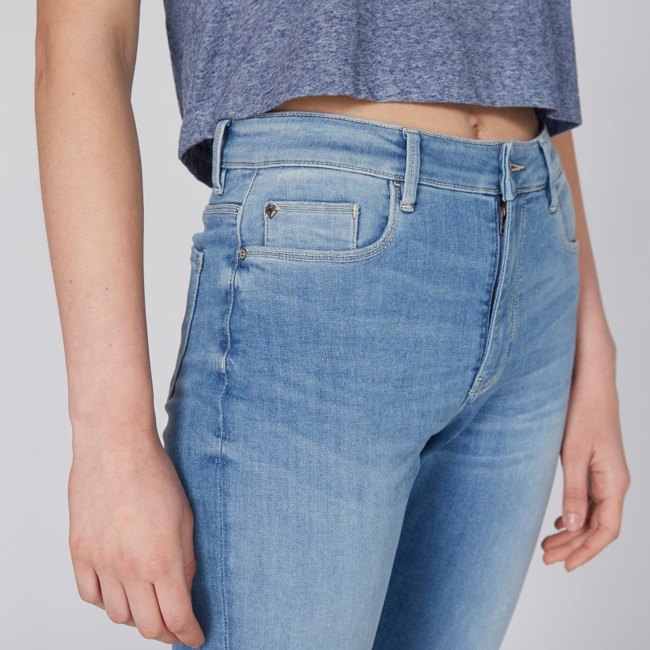 بنطال جينز بخصر مرتفع وإبزيم إغلاق-women-clothing-bottoms-jeans-image-3