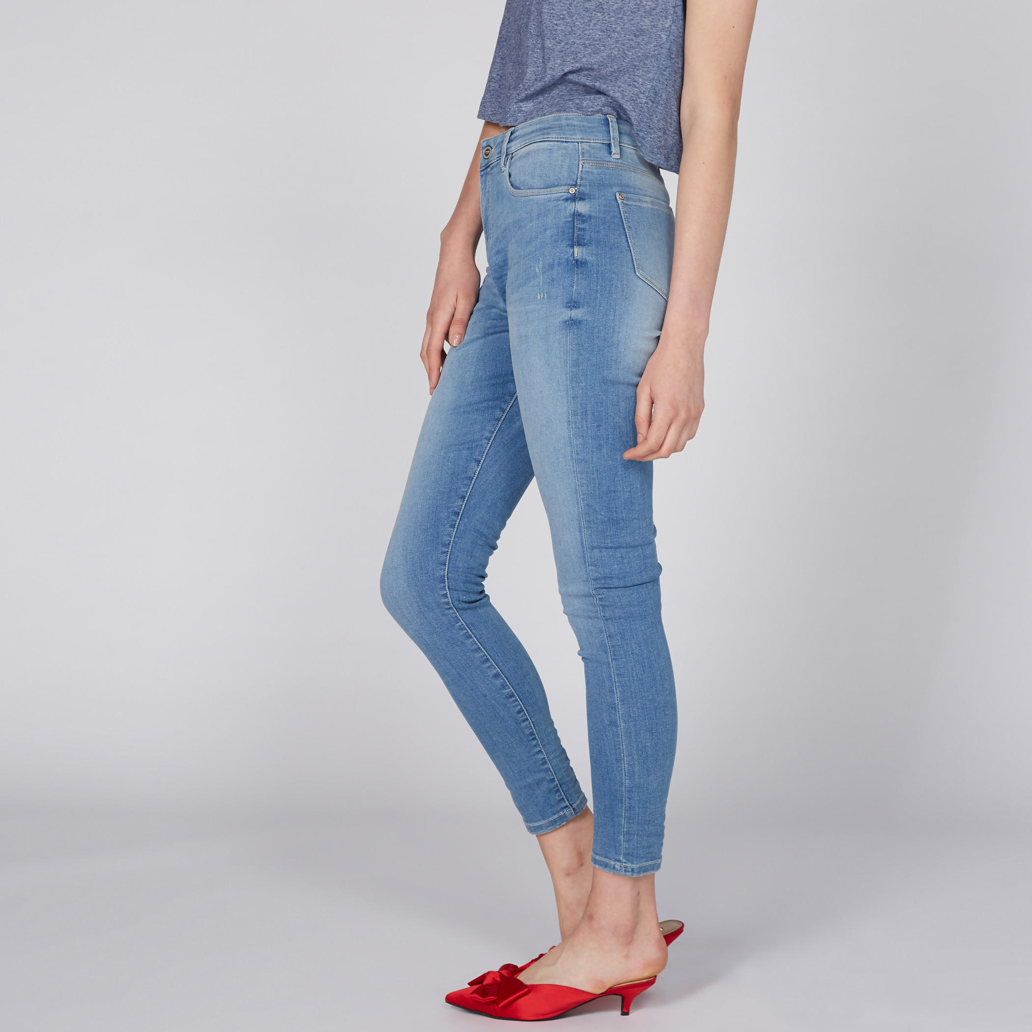 بنطال جينز بخصر مرتفع وإبزيم إغلاق-women-clothing-bottoms-jeans-image-4