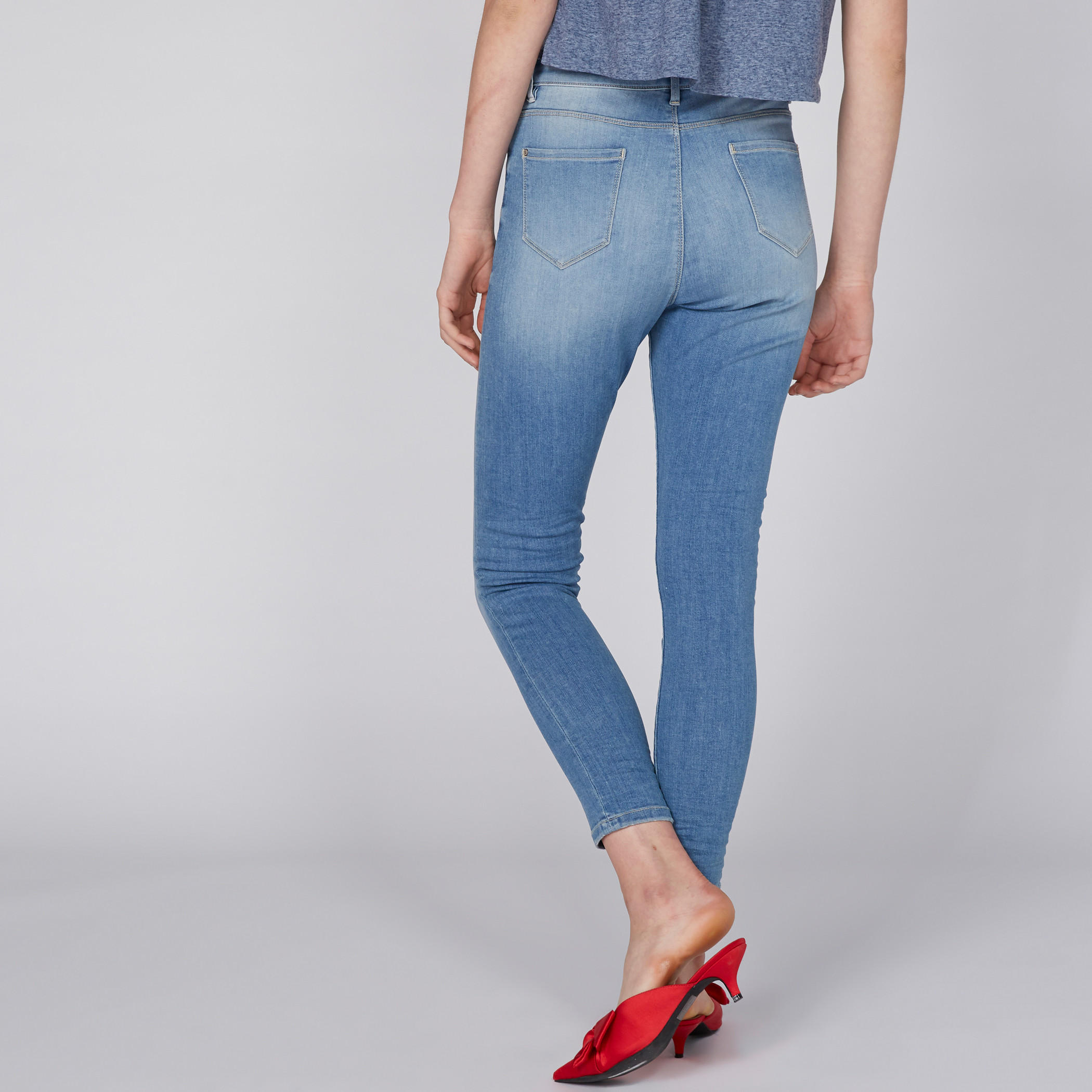 بنطال جينز بخصر مرتفع وإبزيم إغلاق-women-clothing-bottoms-jeans-image-5