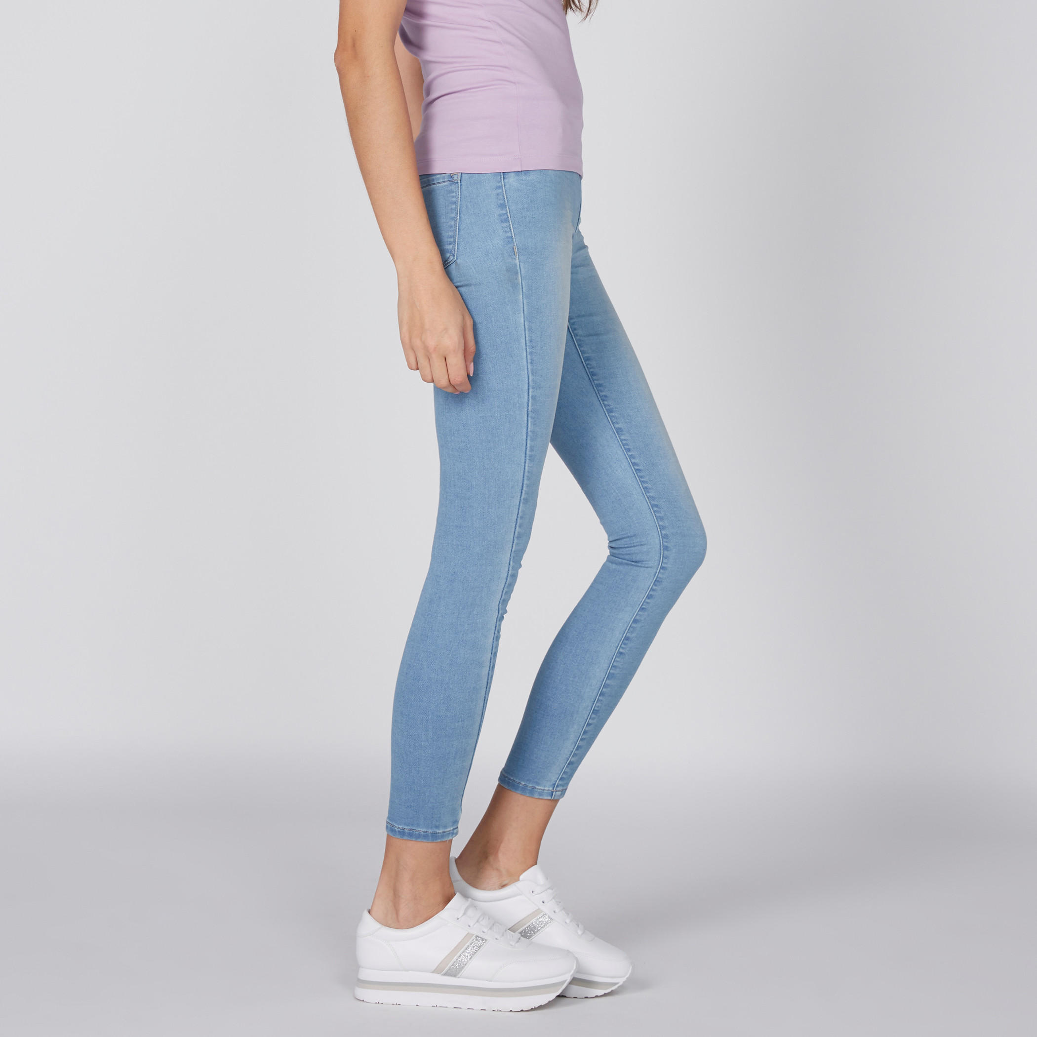 بنطال جينز بقصّة ضيّقة ورباط-women-clothing-bottoms-jeans-image-3