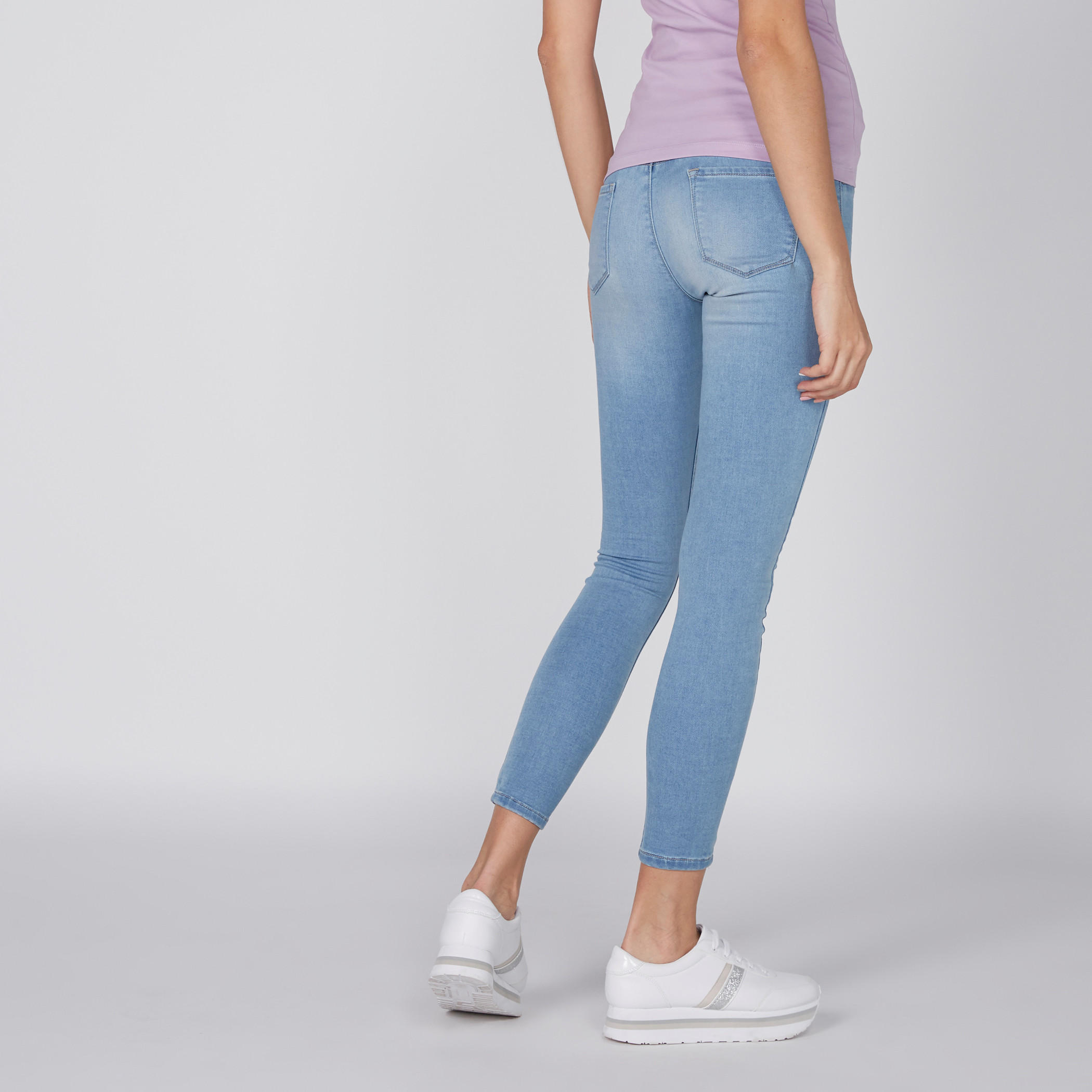 بنطال جينز بقصّة ضيّقة ورباط-women-clothing-bottoms-jeans-image-5
