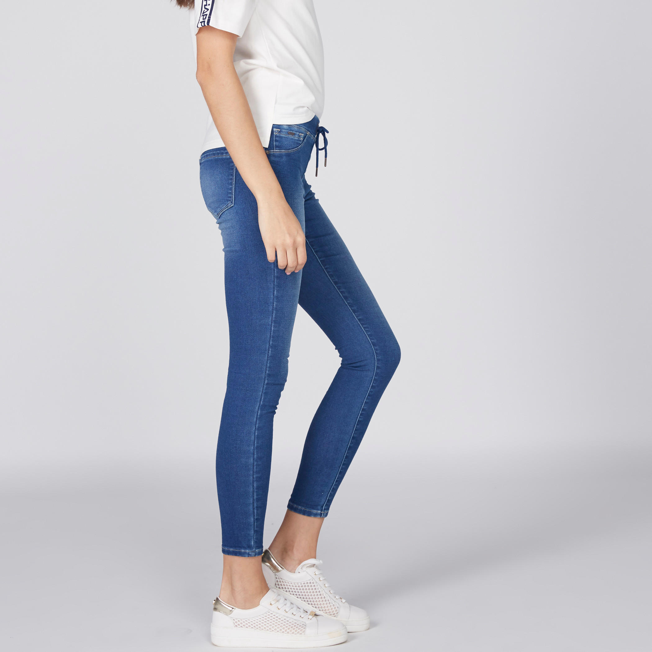 بنطال جينز بقصّة ضيّقة ورباط-women-clothing-bottoms-jeans-image-4