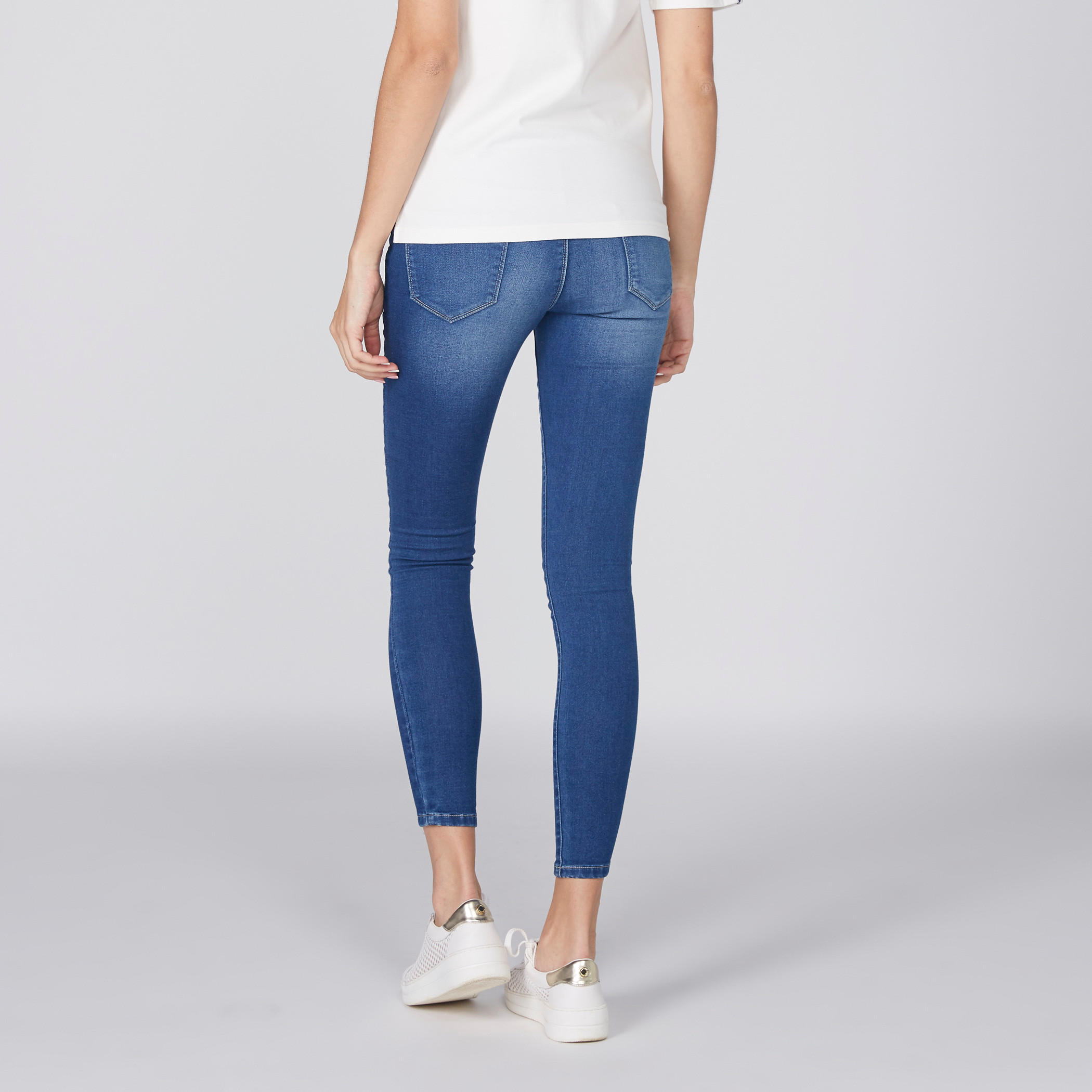 بنطال جينز بقصّة ضيّقة ورباط-women-clothing-bottoms-jeans-image-5