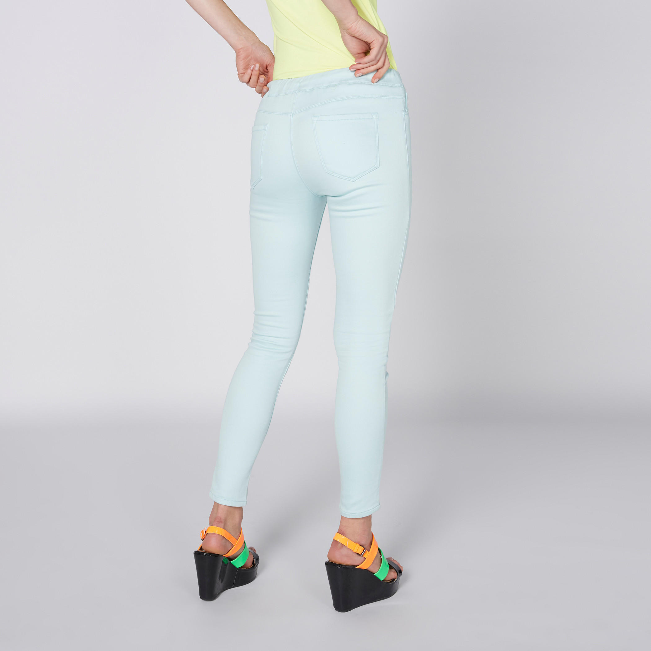 بنطال طويل بقصة ضيّقة وجيوب-women-clothing-bottoms-leggings-image-4