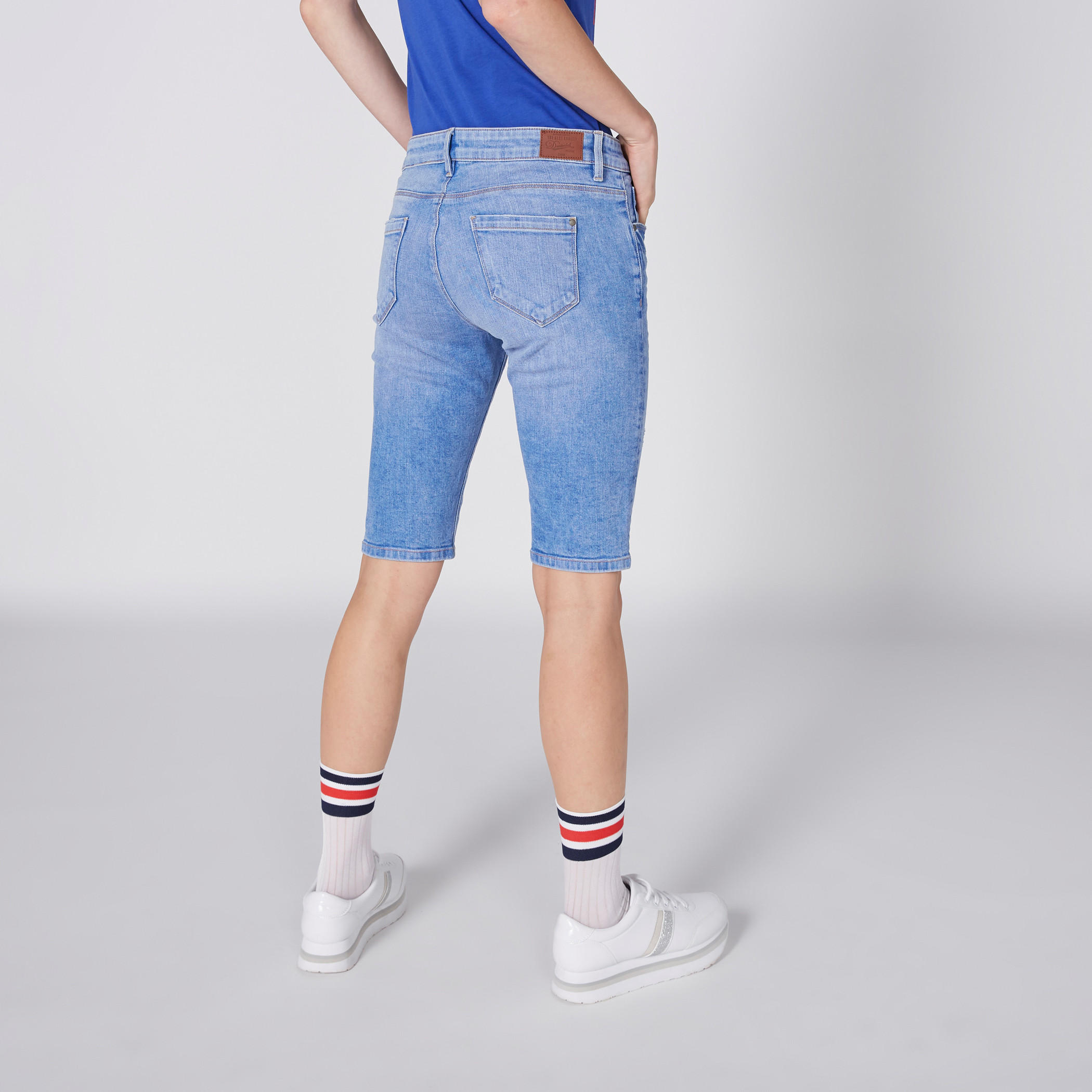 شورت من الدينم بزر إغلاق وجيوب-women-clothing-bottoms-shorts-image-2