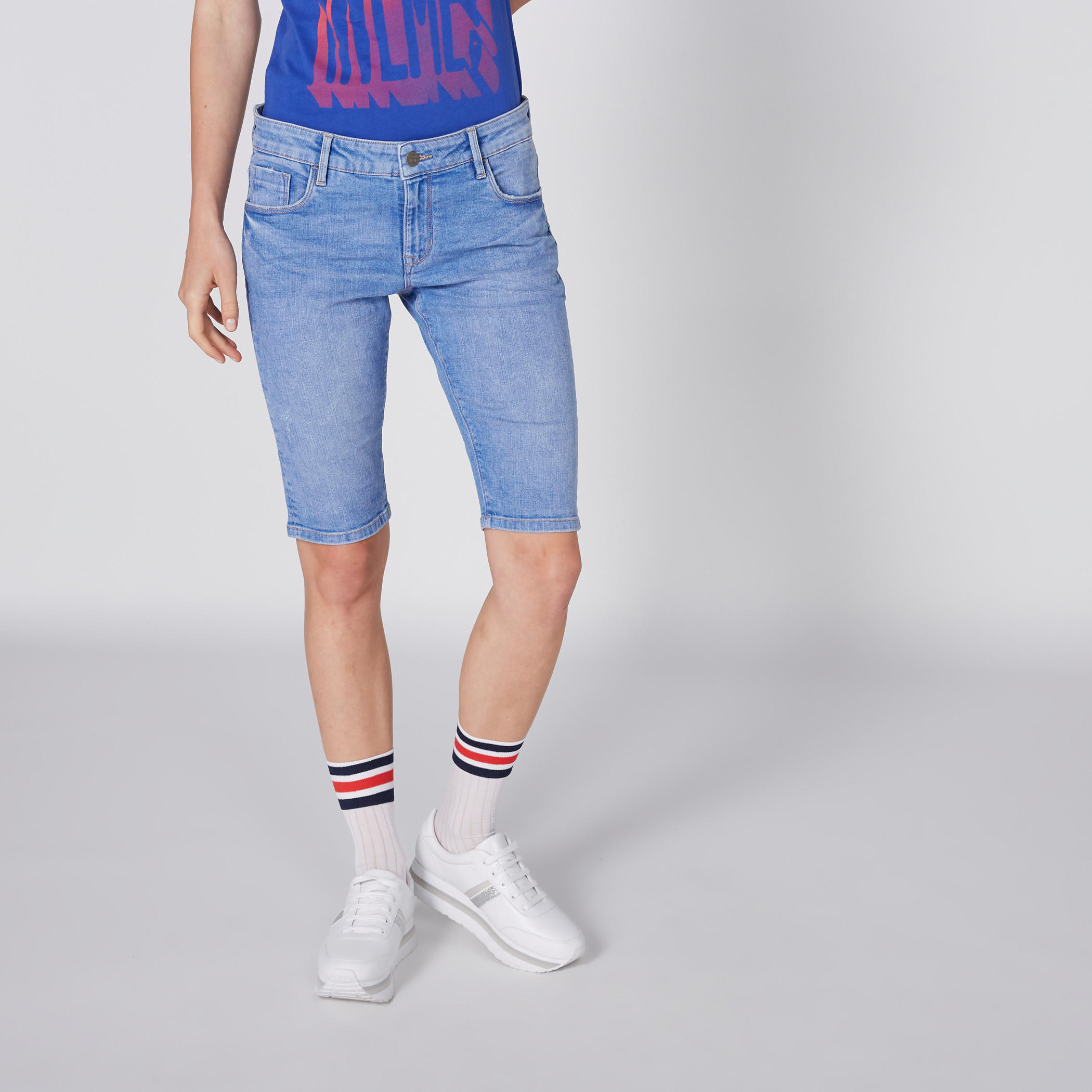 شورت من الدينم بزر إغلاق وجيوب-women-clothing-bottoms-shorts-image-3