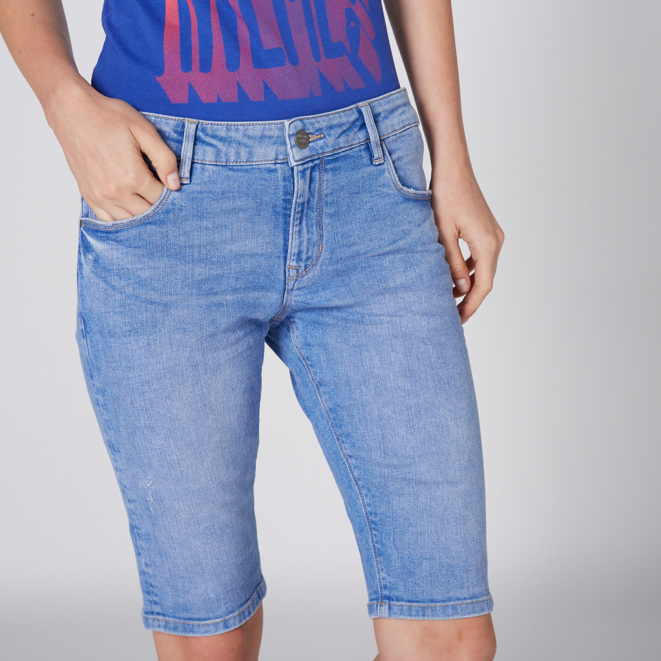 شورت من الدينم بزر إغلاق وجيوب-women-clothing-bottoms-shorts-image-4