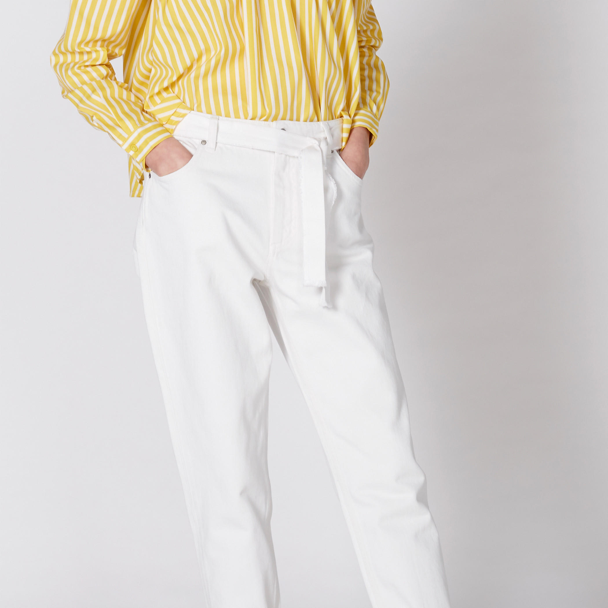 بِنطال جينز بطول 3/4 مع زر إغلاق وجيوب-women-clothing-bottoms-jeans-image-1