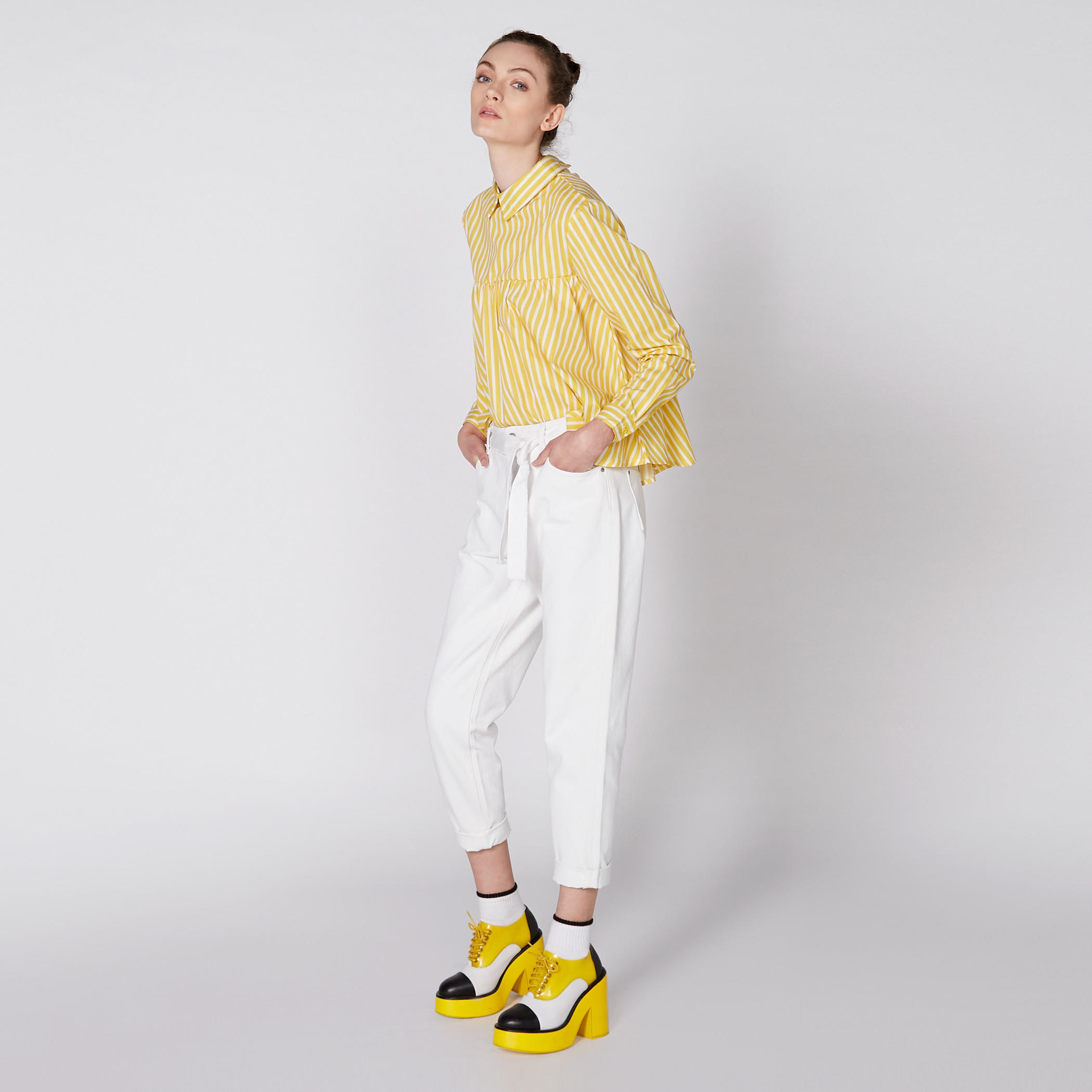 بِنطال جينز بطول 3/4 مع زر إغلاق وجيوب-women-clothing-bottoms-jeans-image-2
