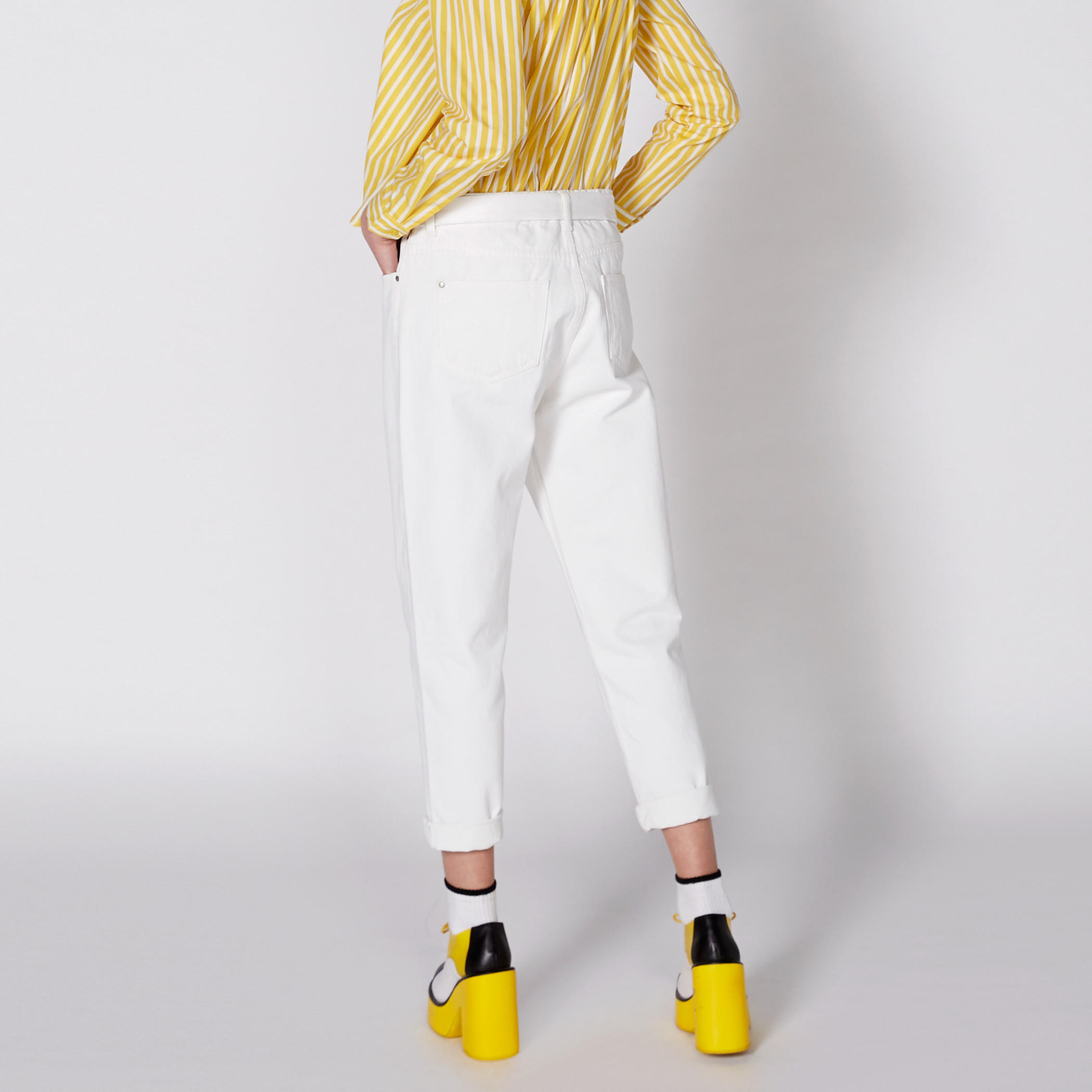 بِنطال جينز بطول 3/4 مع زر إغلاق وجيوب-women-clothing-bottoms-jeans-image-4