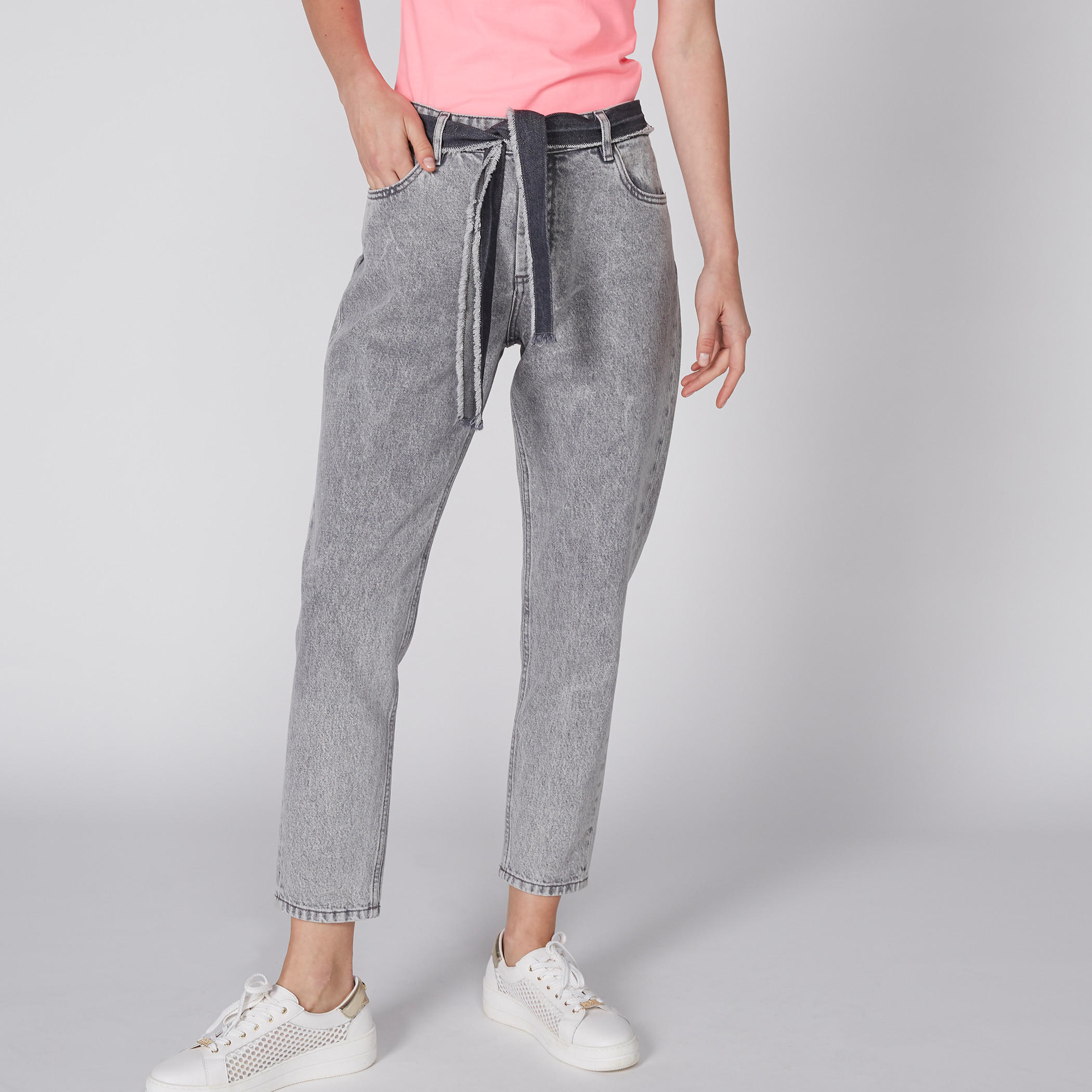 بنطال جينز بخصر متوسط الارتفاع وحزام رباط وجيوب-women-clothing-bottoms-jeans-image-2