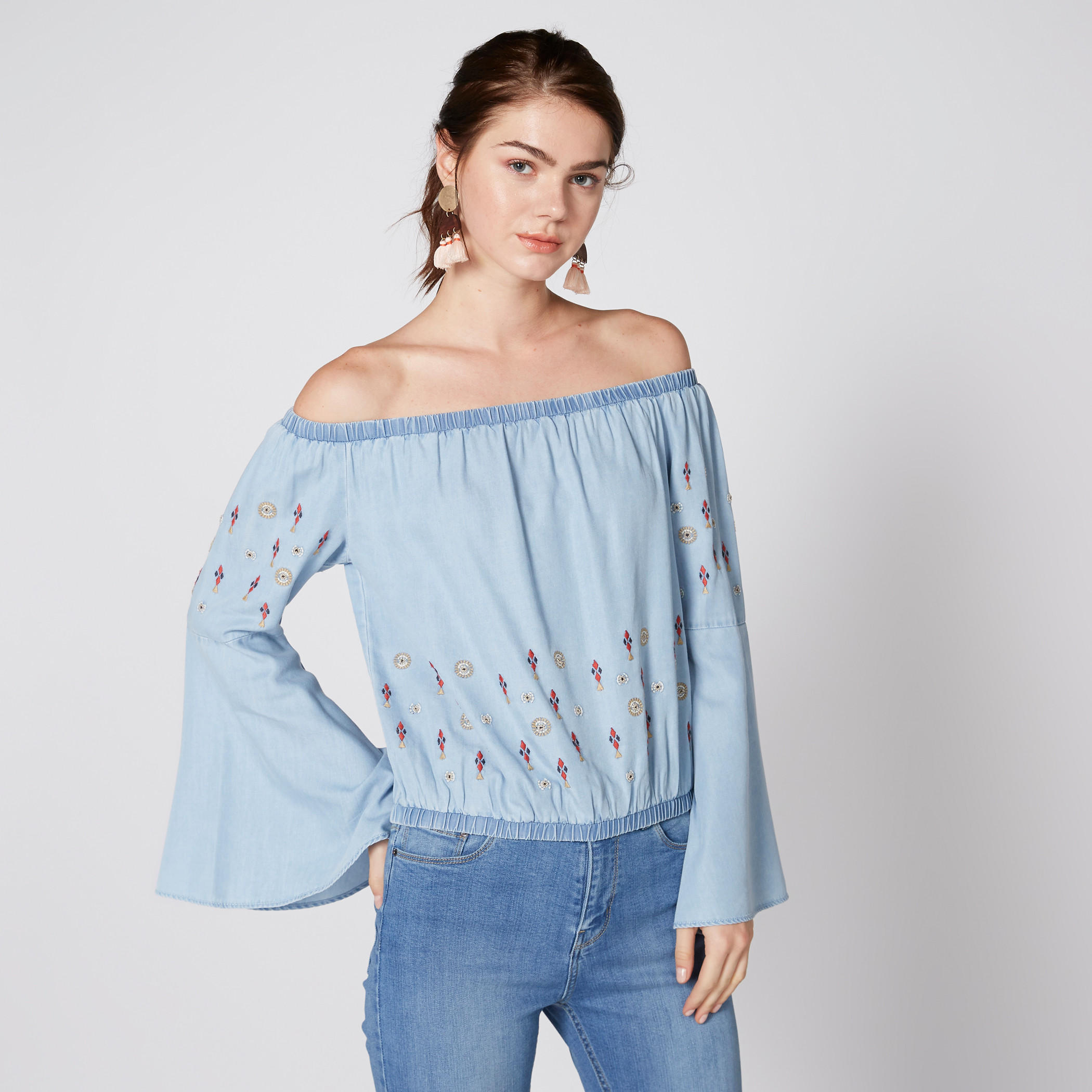 بلوزة قصيرة مكشوفة الأكتاف بتصميم مطرّز-women-clothing-shirtsandblouses-blouses-image-4