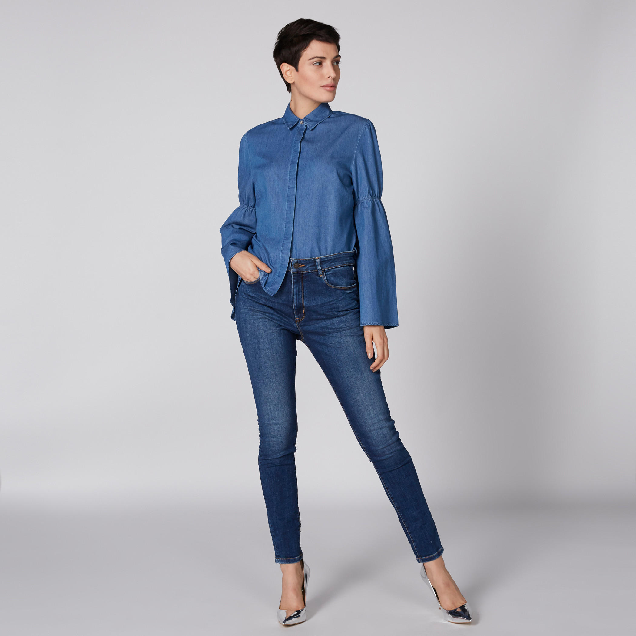 قميص من الدينم بأكمام طويلة ووصلة أزرار مخفية-women-clothing-shirtsandblouses-shirts-image-1