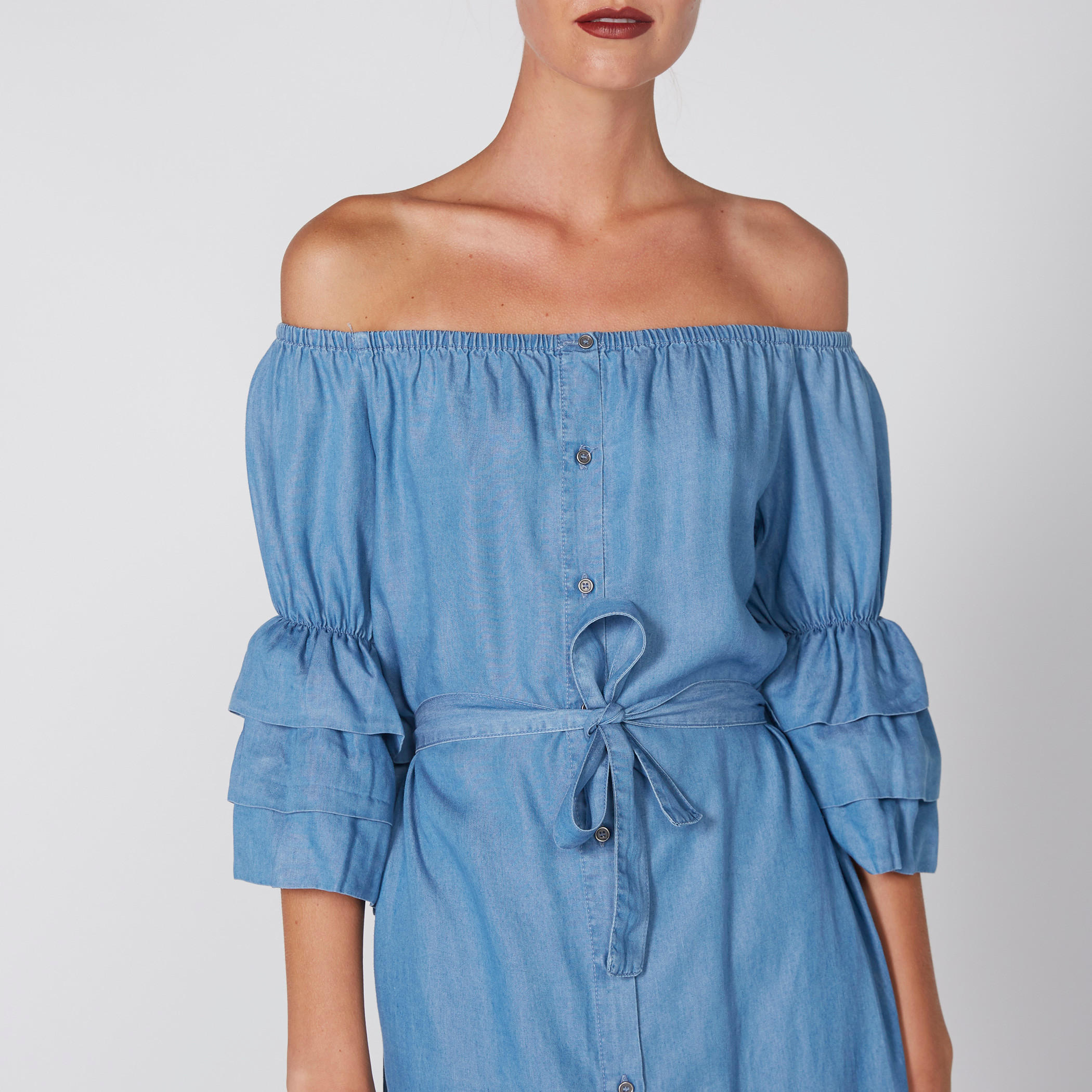 فستان طويل من الدينم مكشوف الأكتاف بحزام رباط-women-clothing-dresses-image-2
