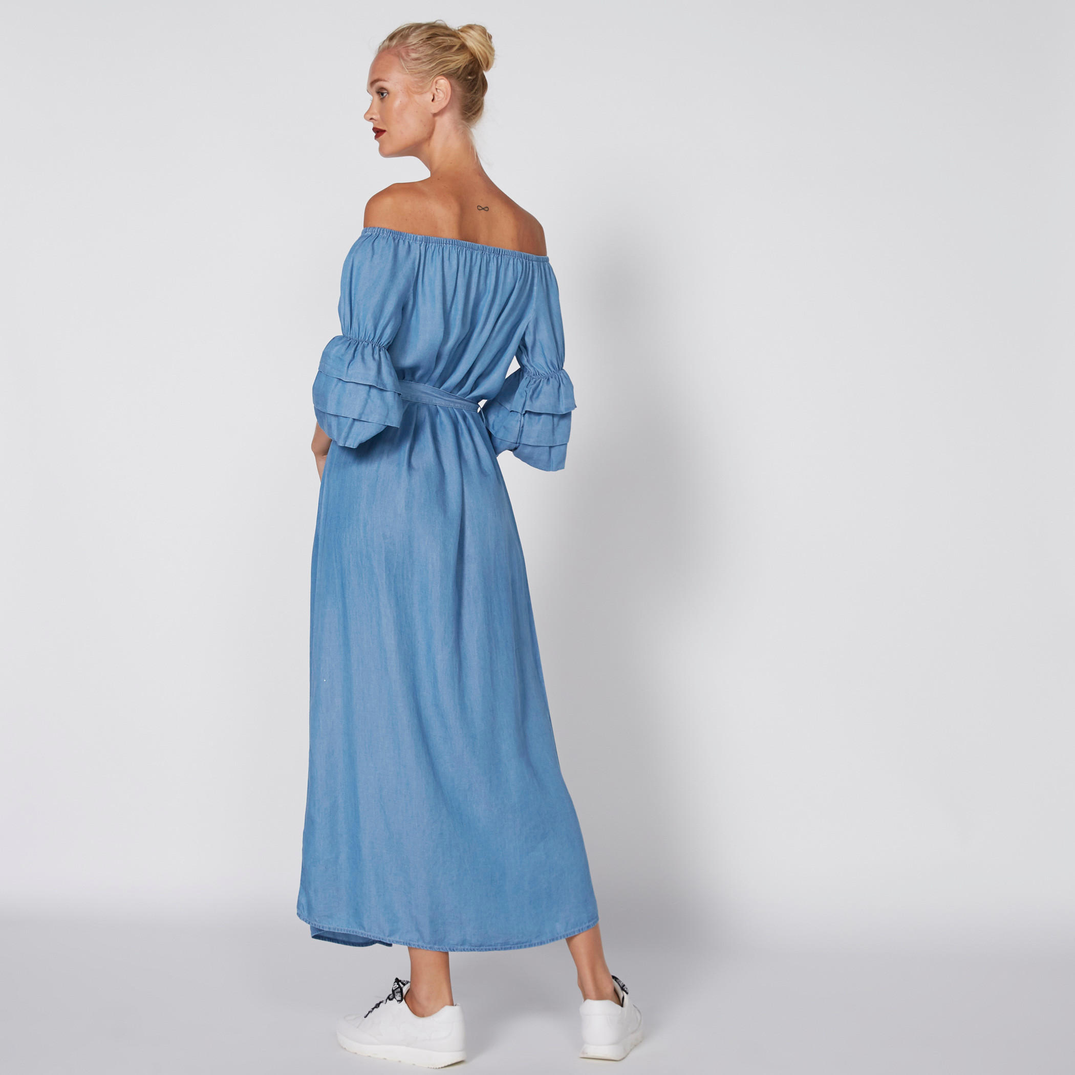 فستان طويل من الدينم مكشوف الأكتاف بحزام رباط-women-clothing-dresses-image-5