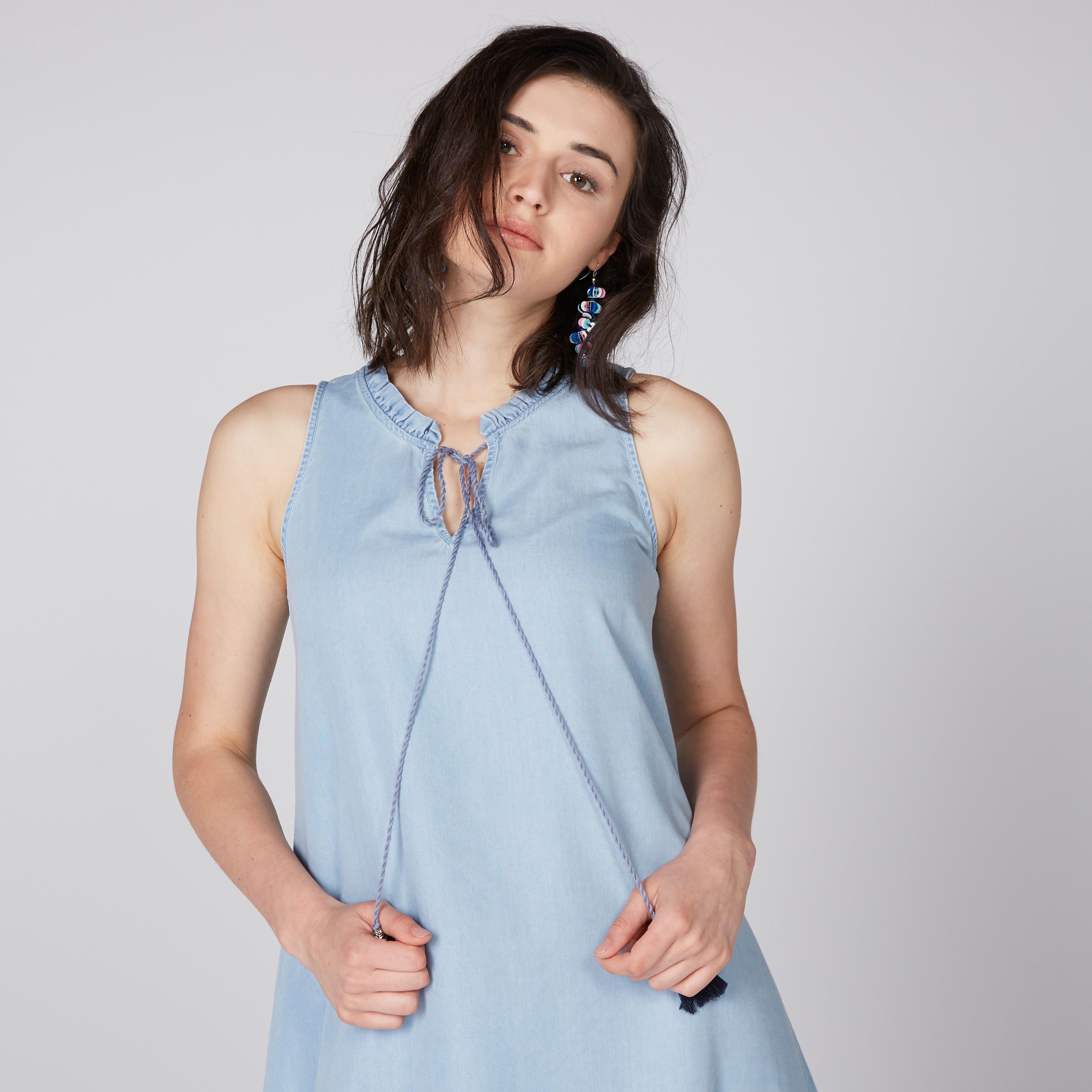 فستان متوسط الطول ومطرّز برباط وشرّابات-women-clothing-dresses-image-2