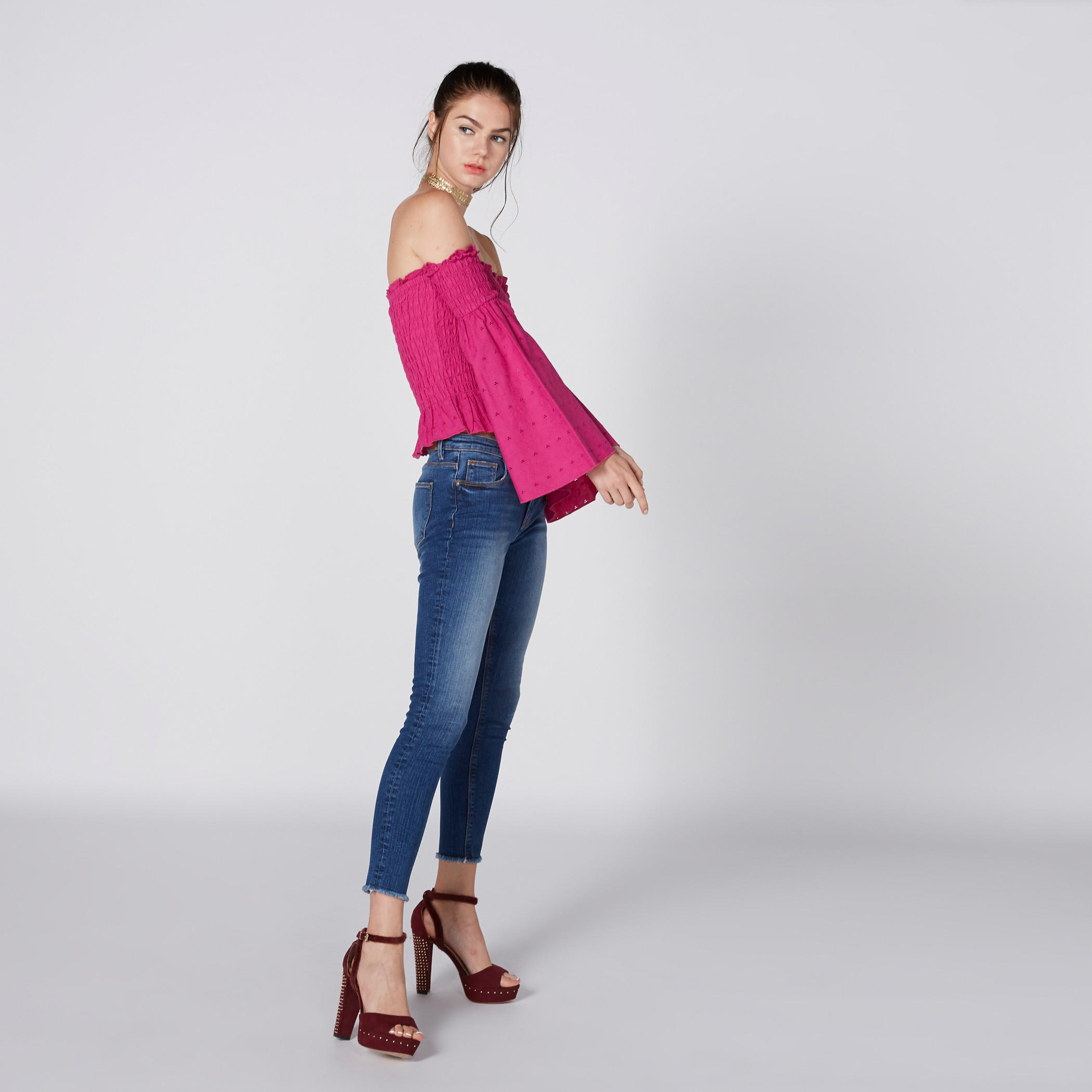 بنطال جينز قصير بزر إغلاق وجيوب-women-clothing-bottoms-jeans-image-3
