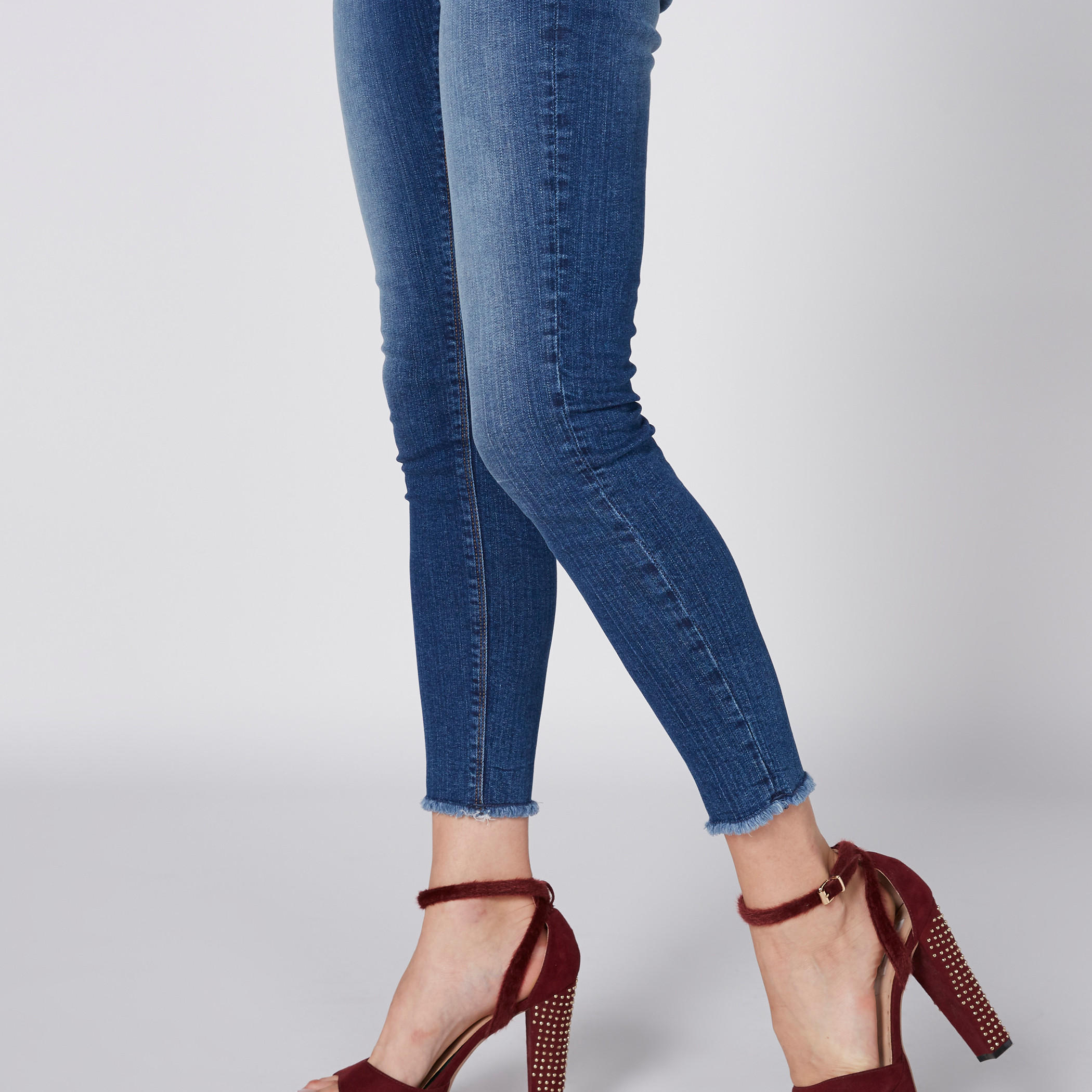 بنطال جينز قصير بزر إغلاق وجيوب-women-clothing-bottoms-jeans-image-4