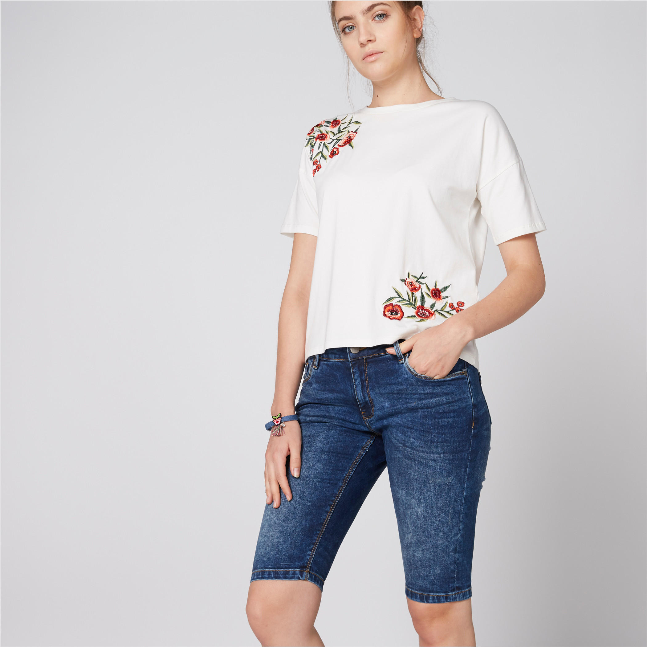 شورت من الدينم بزر إغلاق وجيوب-women-clothing-bottoms-shorts-image-1