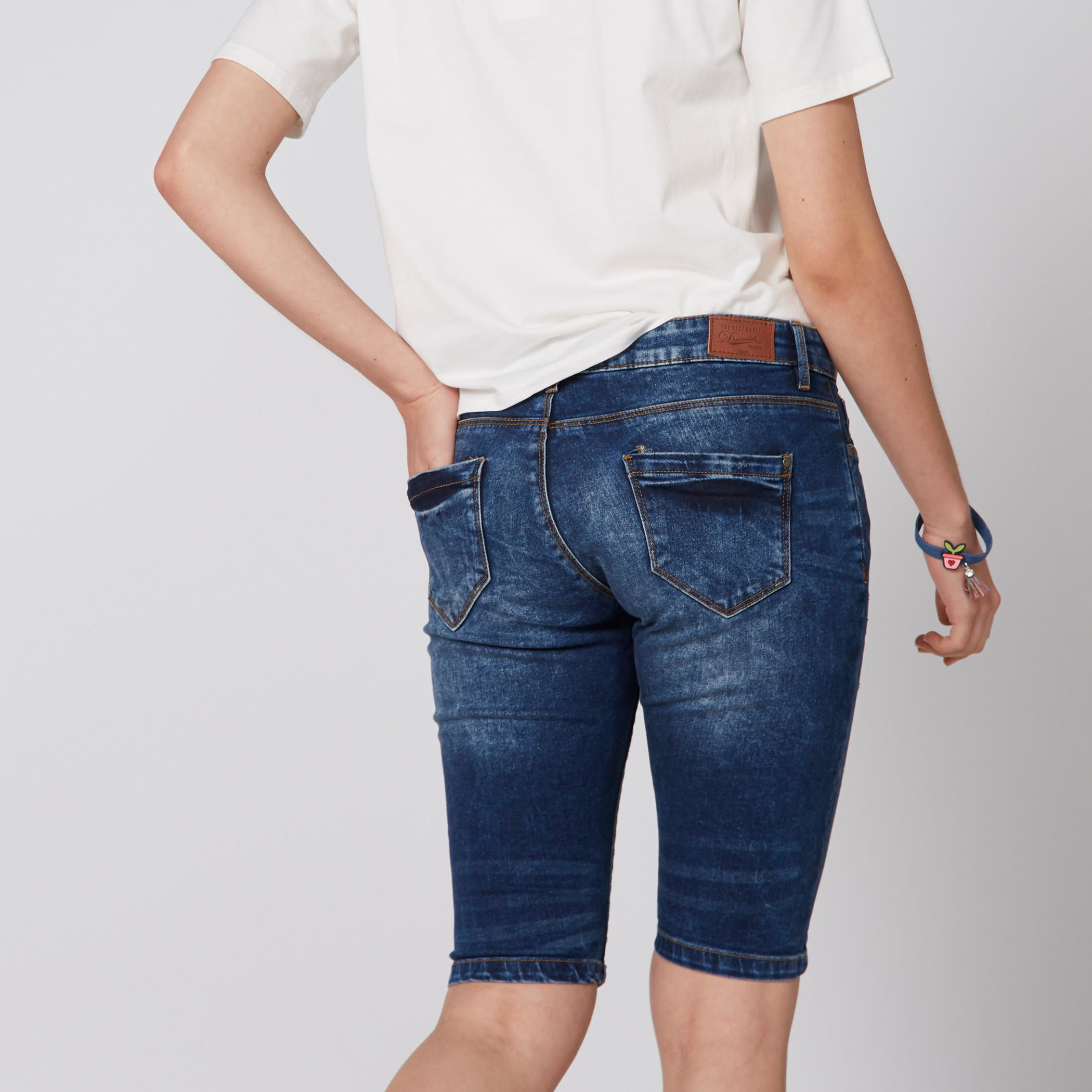 شورت من الدينم بزر إغلاق وجيوب-women-clothing-bottoms-shorts-image-2