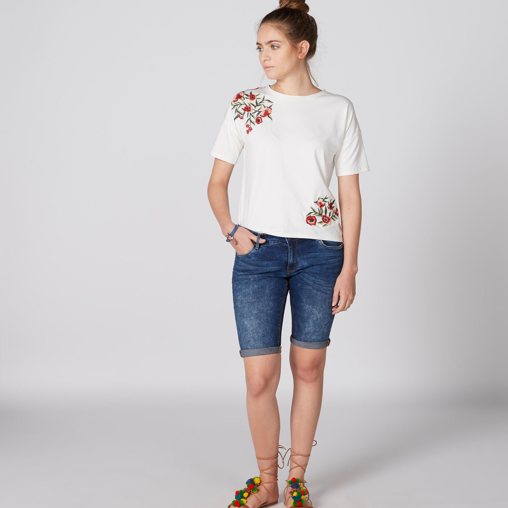 شورت من الدينم بزر إغلاق وجيوب-women-clothing-bottoms-shorts-image-3