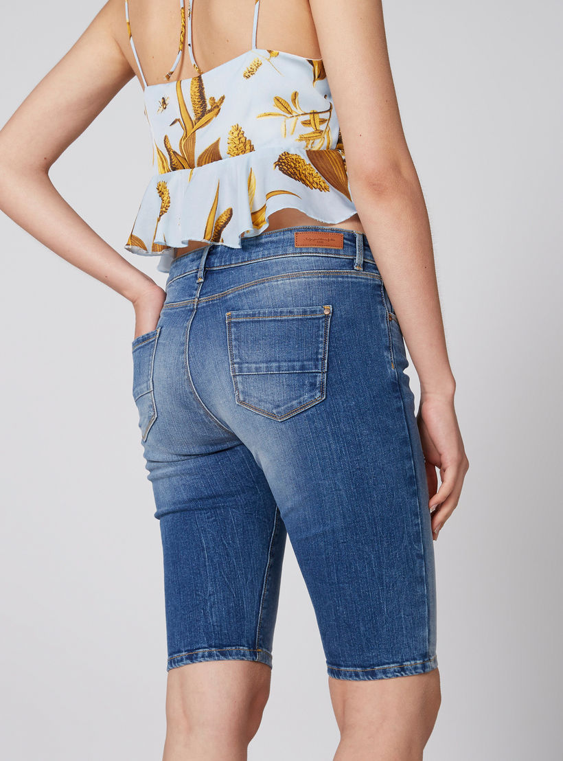 شورت من الدينم بزر إغلاق وجيوب-women-clothing-bottoms-shorts-image-2