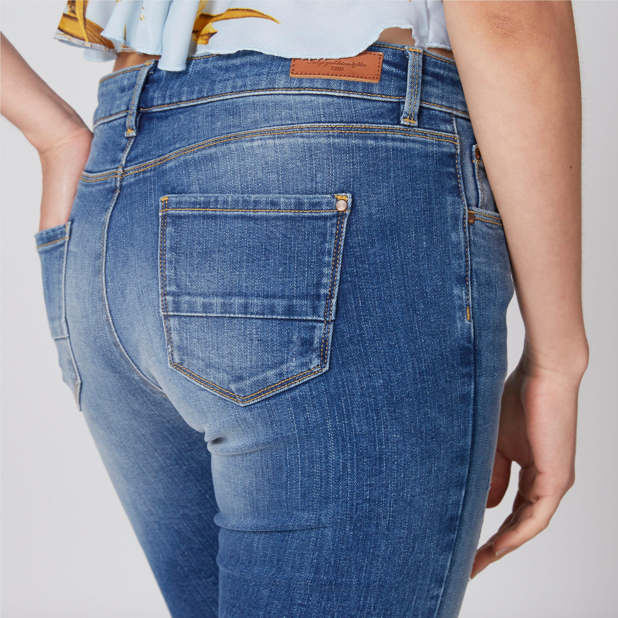 شورت من الدينم بزر إغلاق وجيوب-women-clothing-bottoms-shorts-image-4