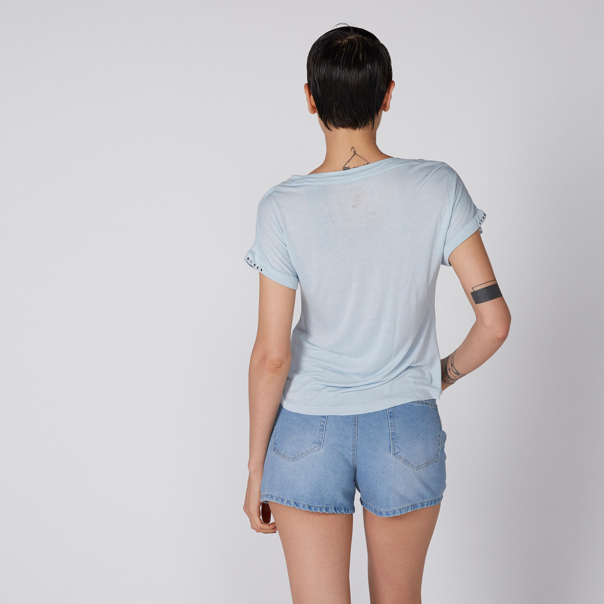 تيشيرت مطرّز بأكمام متصلة وتفاصيل مرصّعة-women-clothing-tshirts-image-2