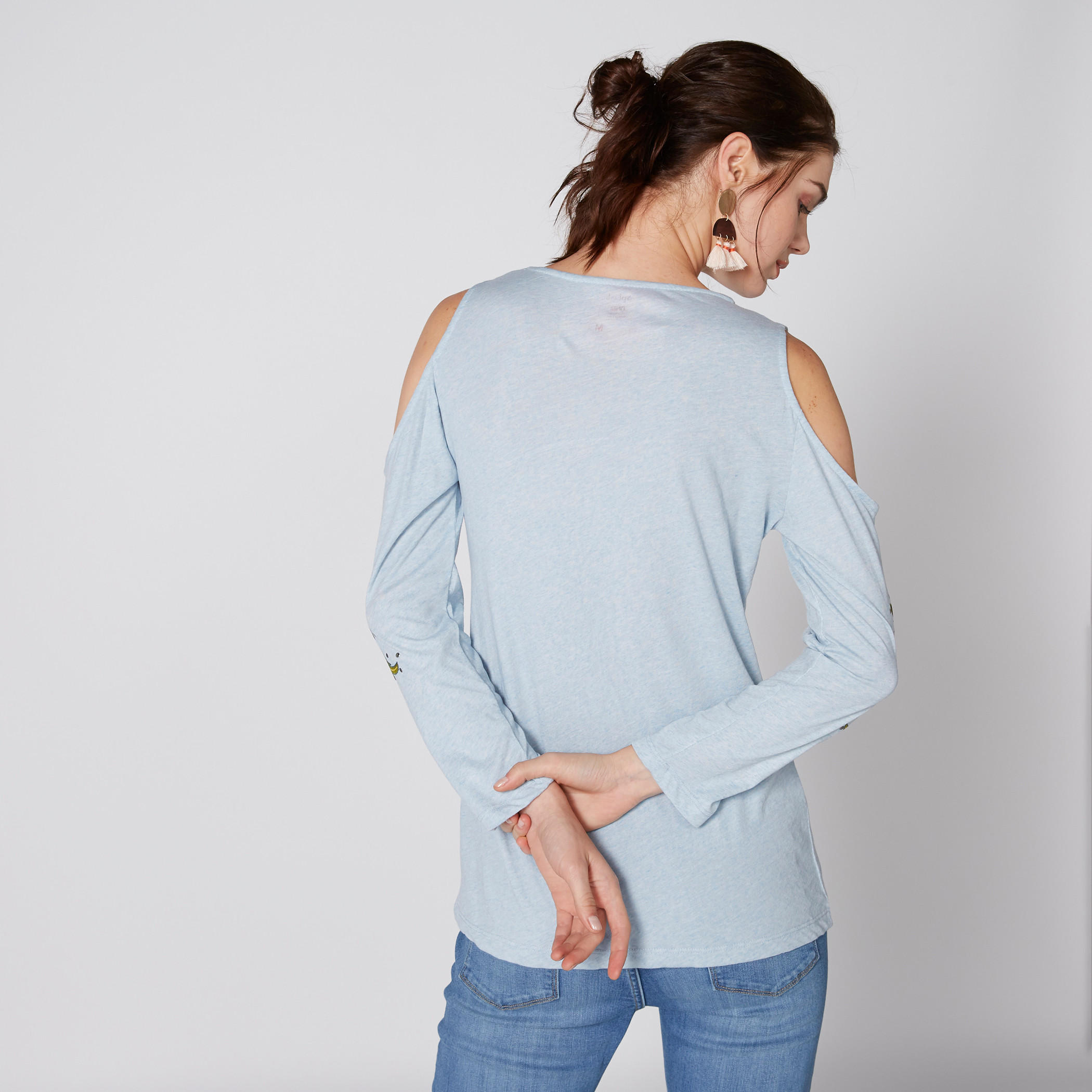 بلوزة بأكتاف مكشوفة وتطريز-women-clothing-shirtsandblouses-blouses-image-2