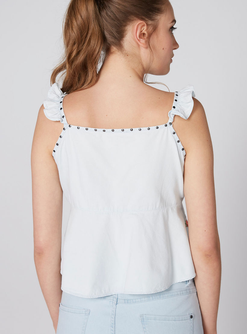 بلوزة قصيرة دون أكمام مطرزة بياقة عميقة وتفاصيل مرصعة-women-clothing-shirtsandblouses-blouses-image-2