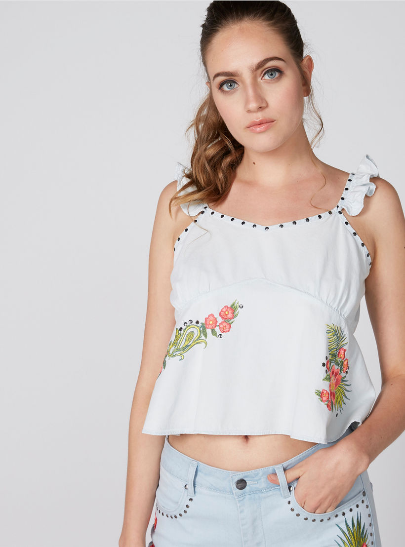 بلوزة قصيرة دون أكمام مطرزة بياقة عميقة وتفاصيل مرصعة-women-clothing-shirtsandblouses-blouses-image-4