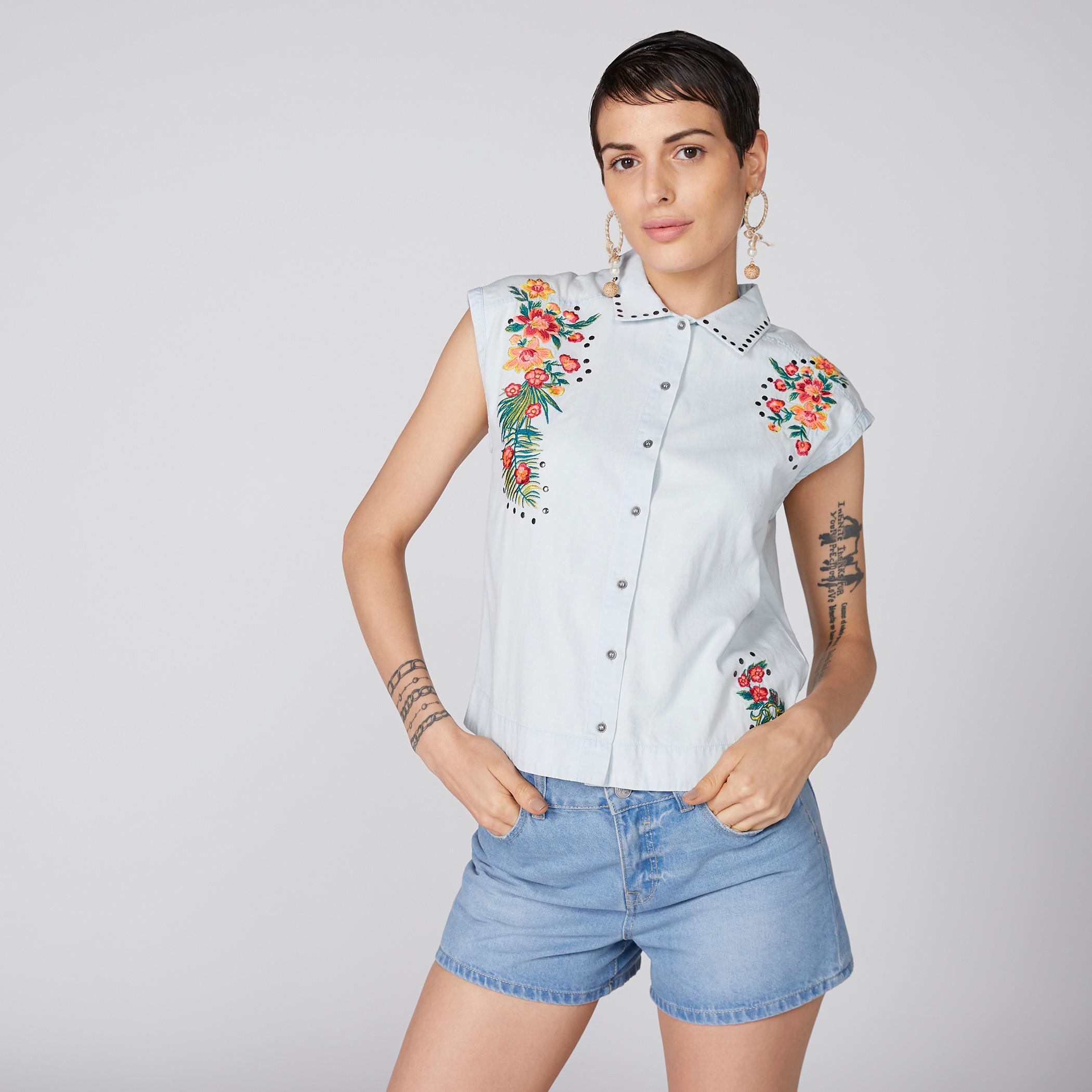 قميص مطرّز بأزرار-women-clothing-shirtsandblouses-shirts-image-3