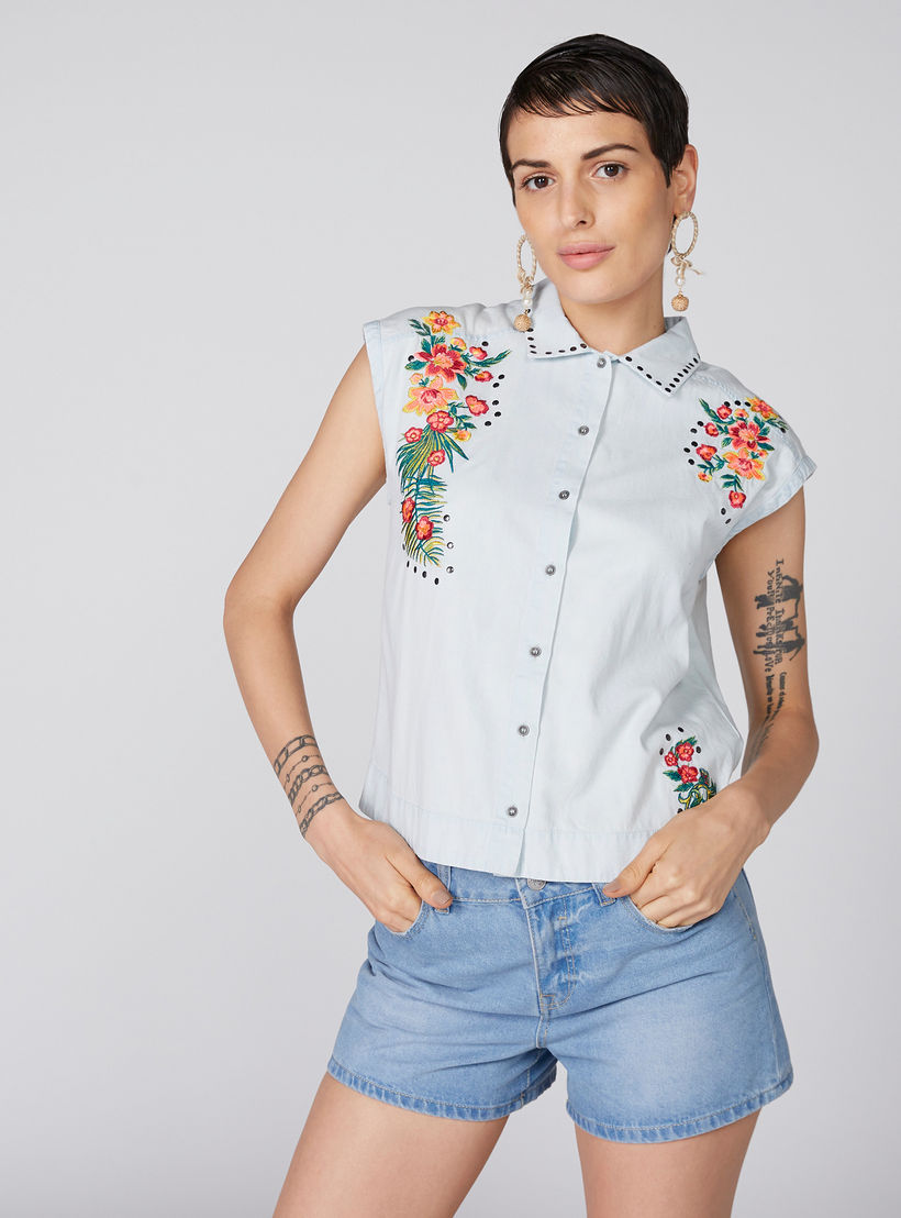 قميص مطرّز بأزرار-women-clothing-shirtsandblouses-shirts-image-3