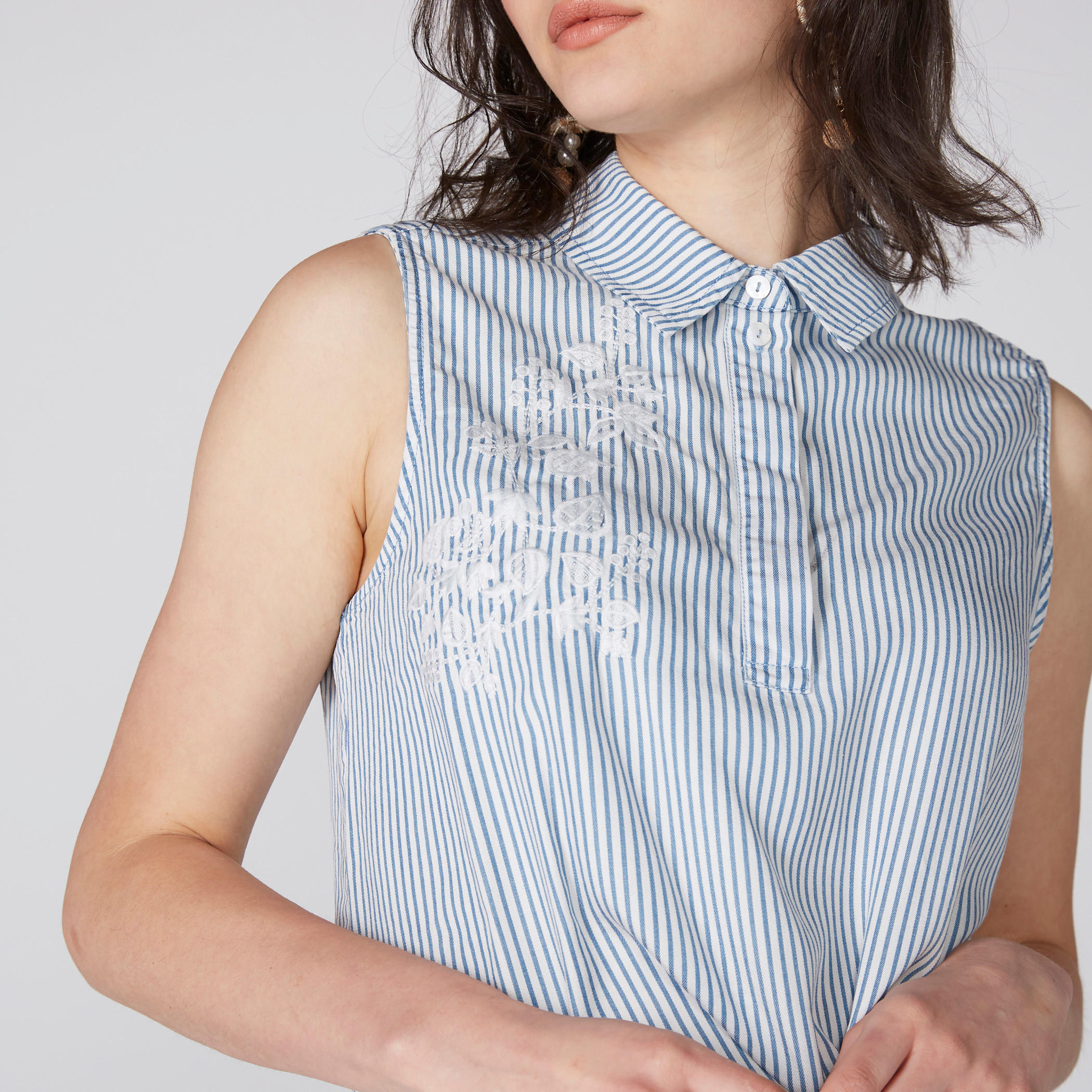 بلوزة قصيرة مطرّزة برباط-women-clothing-shirtsandblouses-blouses-image-2