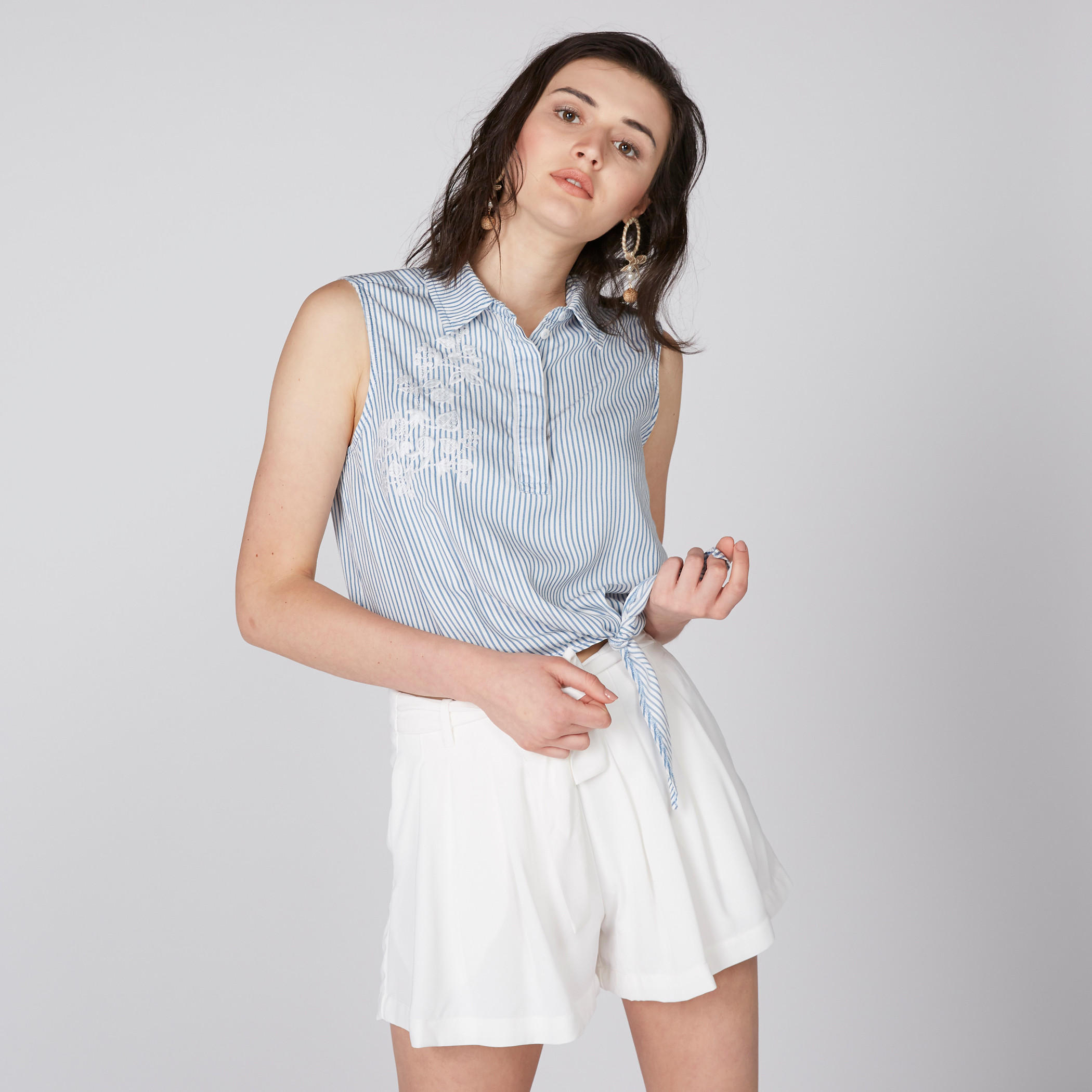 بلوزة قصيرة مطرّزة برباط-women-clothing-shirtsandblouses-blouses-image-3