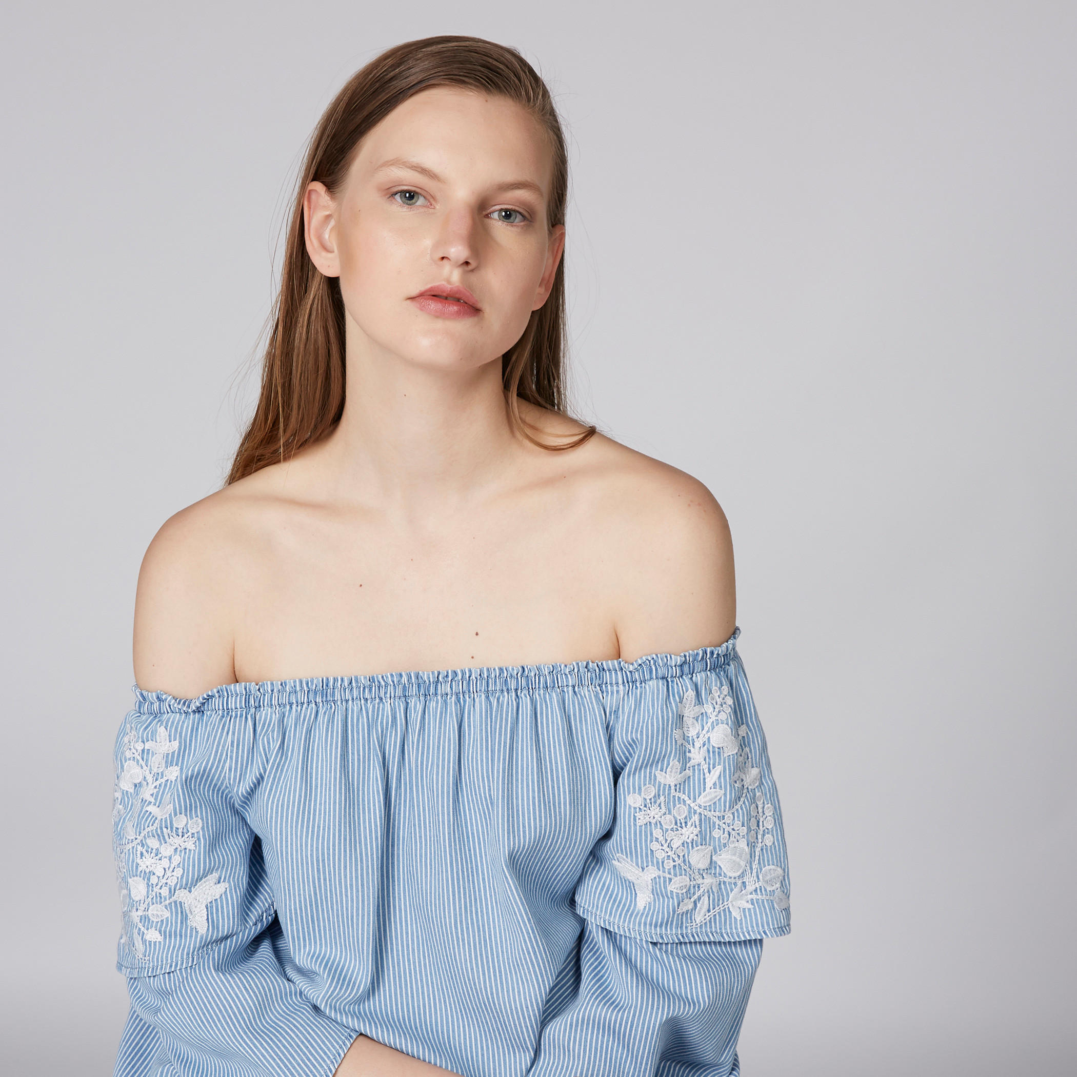 بلوزة مطرّزة مكشوفة الأكتاف بأكمام واسعة-women-clothing-shirtsandblouses-blouses-image-4