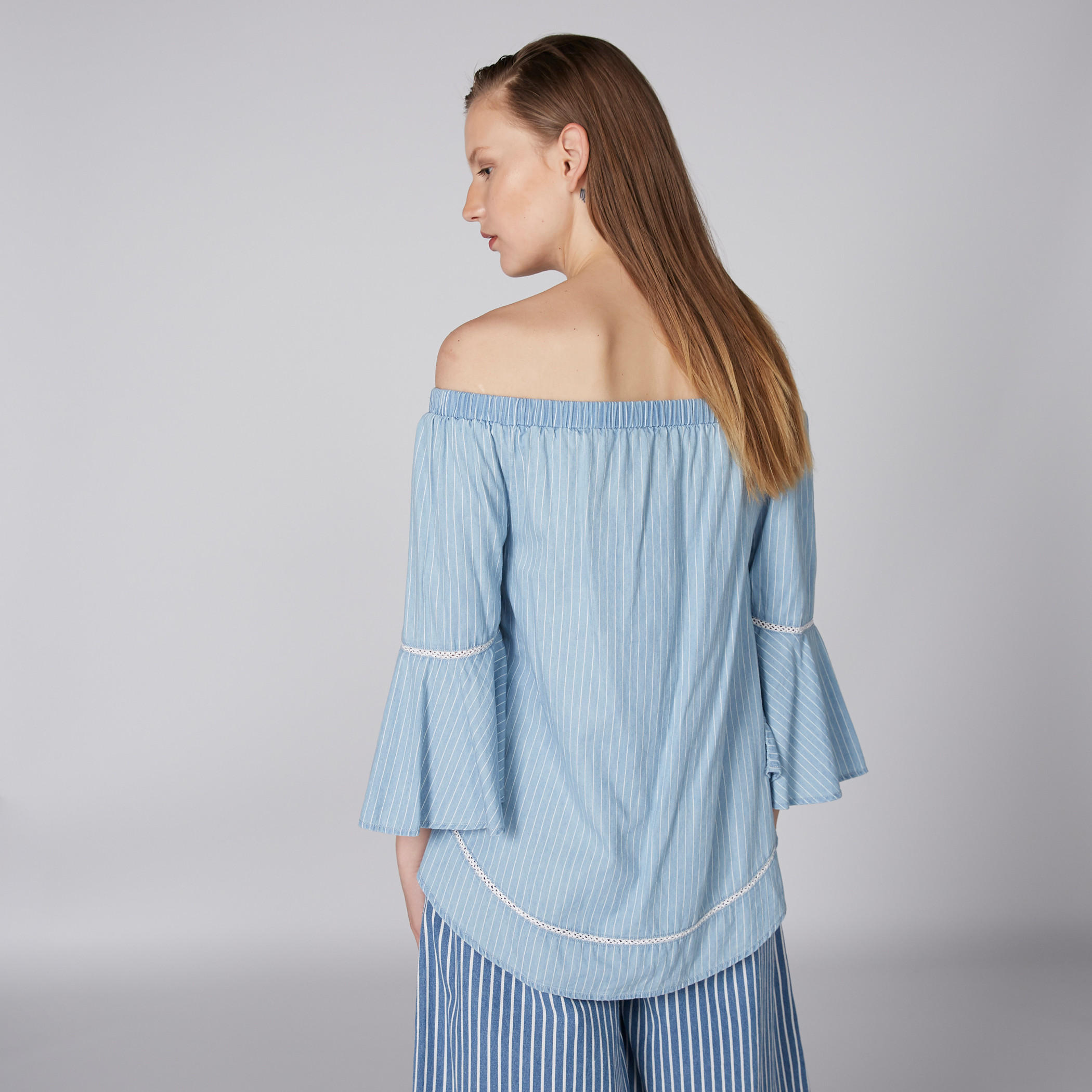 بلوزة مقلّمة بأكتاف مكشوفة وأكمام 3/4-women-clothing-shirtsandblouses-blouses-image-3