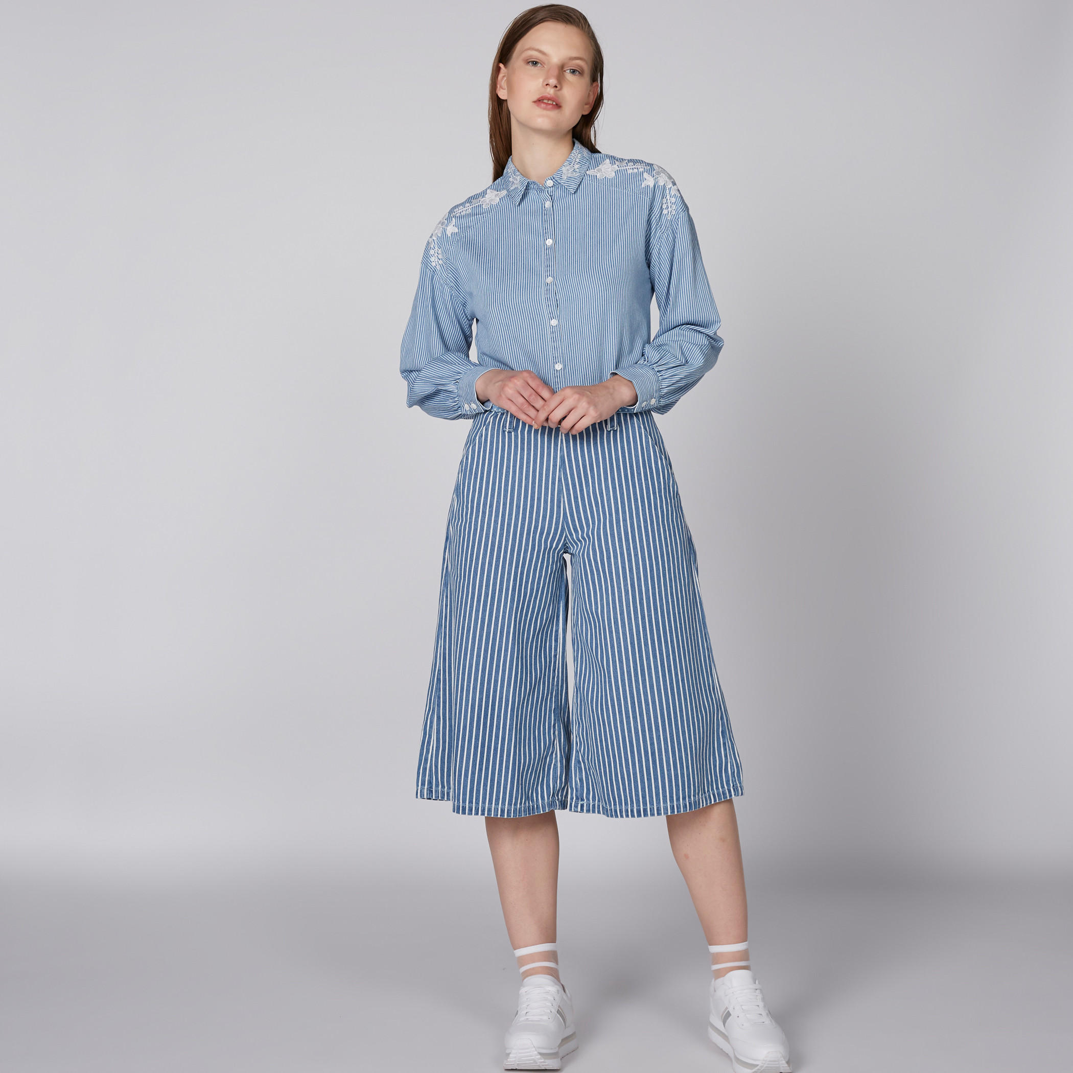 قميص مقلّم ومُطرّز بأكمام طويلة-women-clothing-shirtsandblouses-shirts-image-1