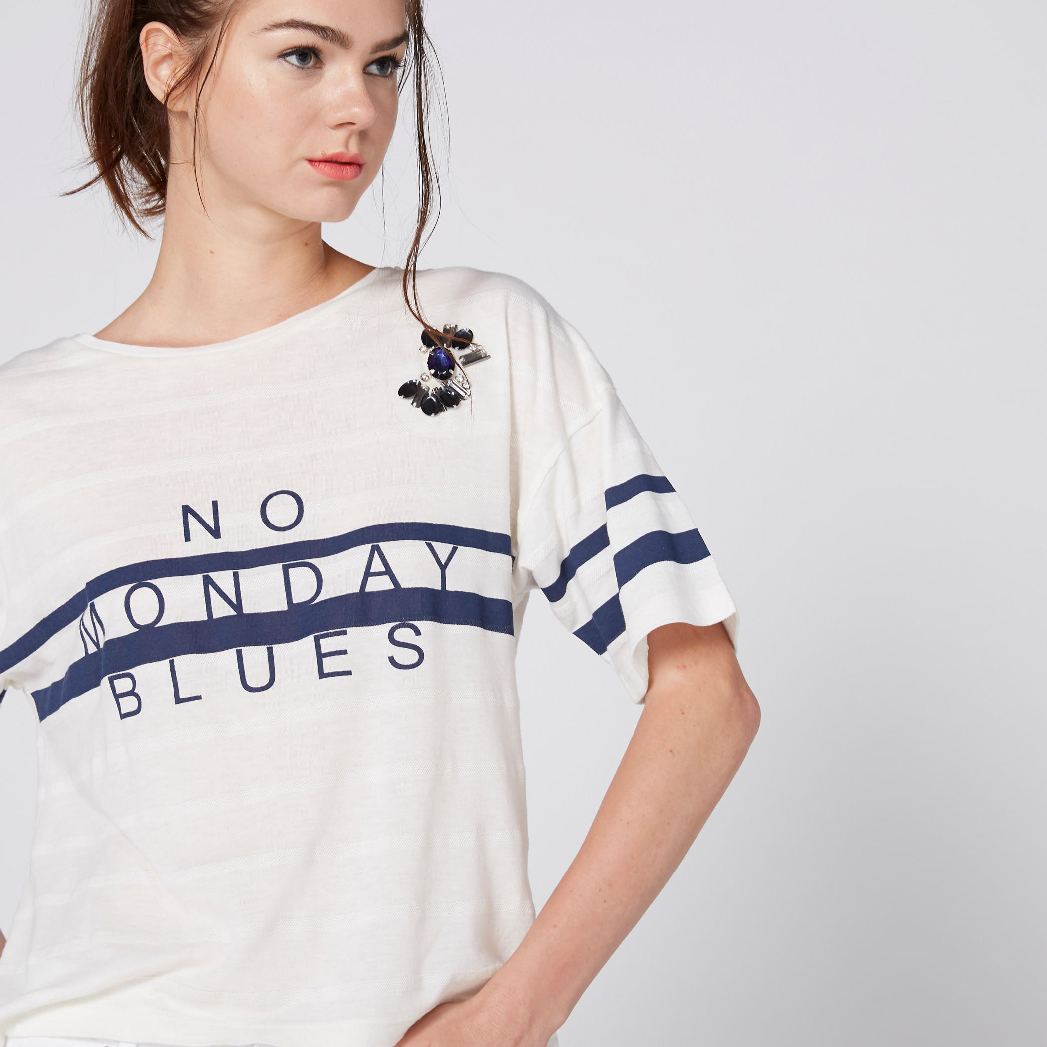 تيشيرت بياقة مستديرة وأكمام قصيرة وطبعات-women-clothing-tshirts-image-3