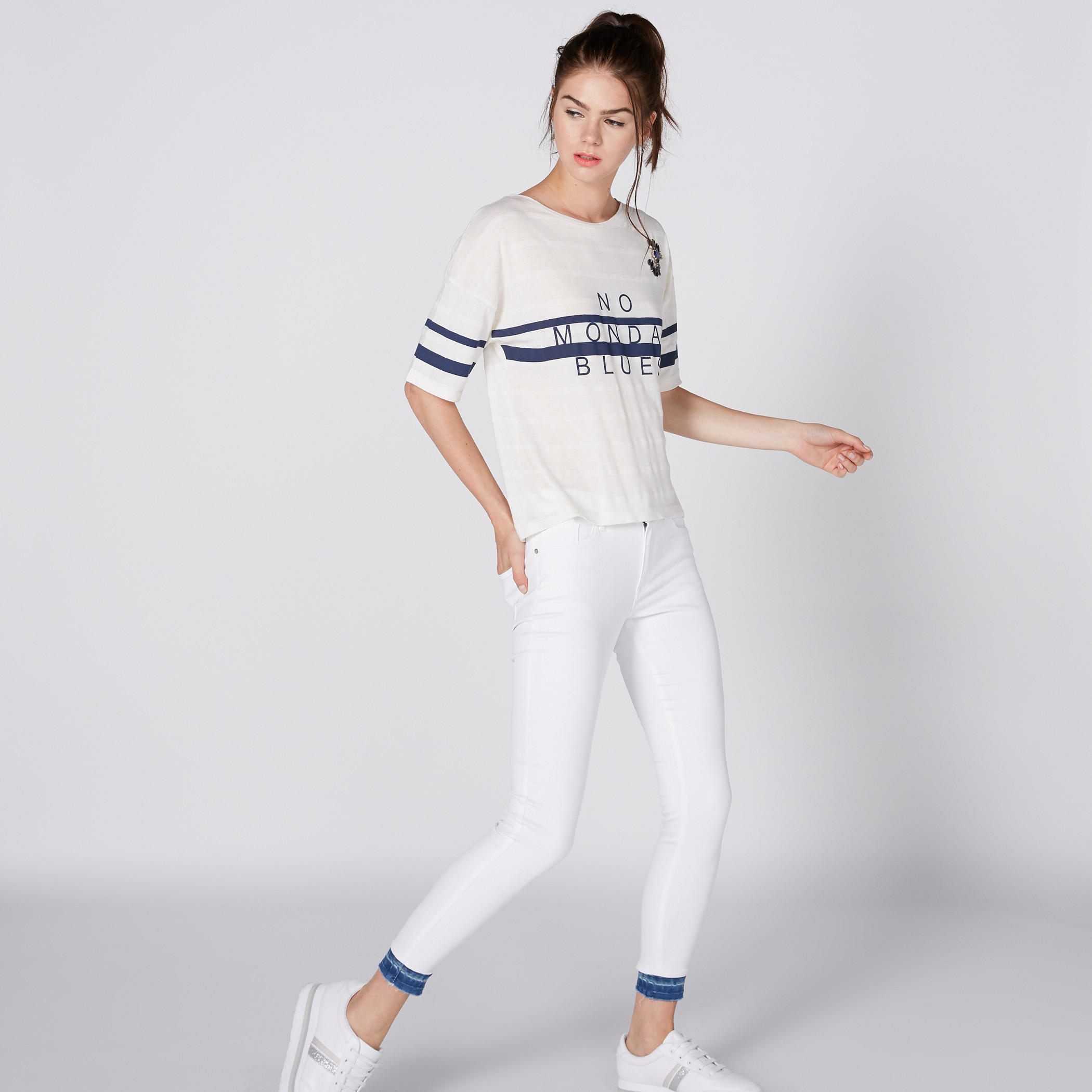 تيشيرت بياقة مستديرة وأكمام قصيرة وطبعات-women-clothing-tshirts-image-4