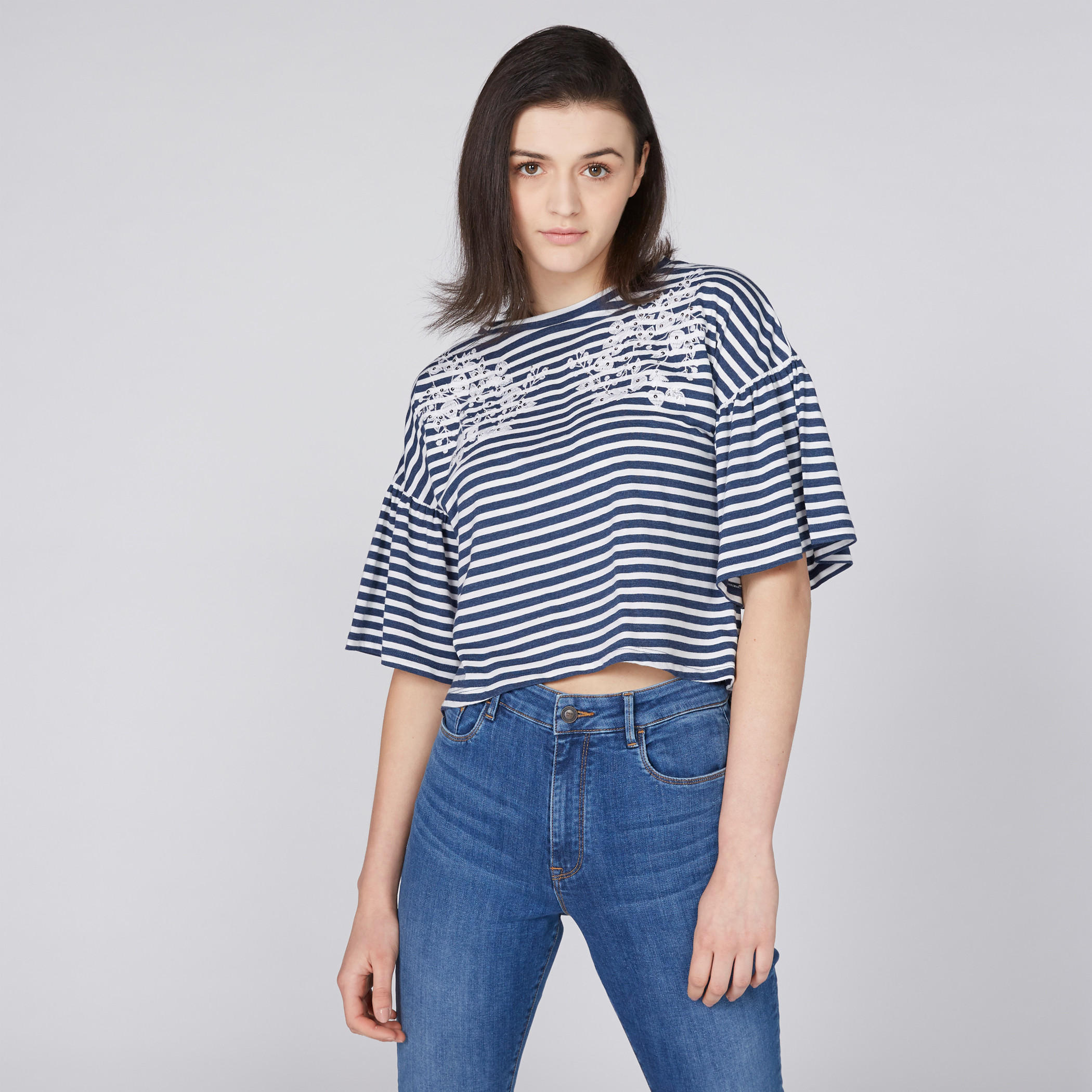 بلوزة قصيرة مطرّزة-women-clothing-shirtsandblouses-blouses-image-1